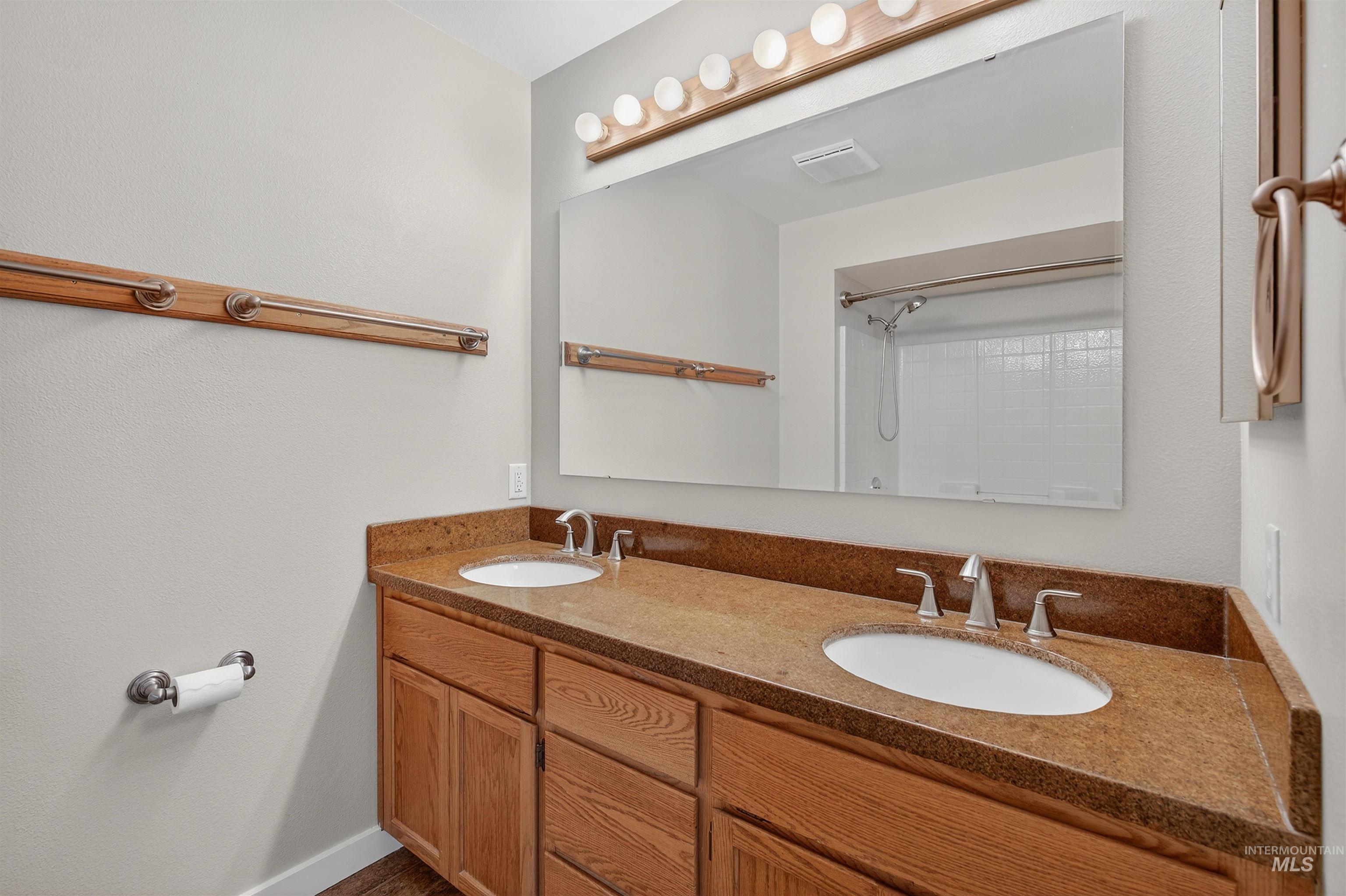 2901 Knollcrest Dr, Lewiston, Idaho 83501, 4 Bedrooms, 2.5 Bathrooms, Residential For Sale, Price $520,000,MLS 98971604