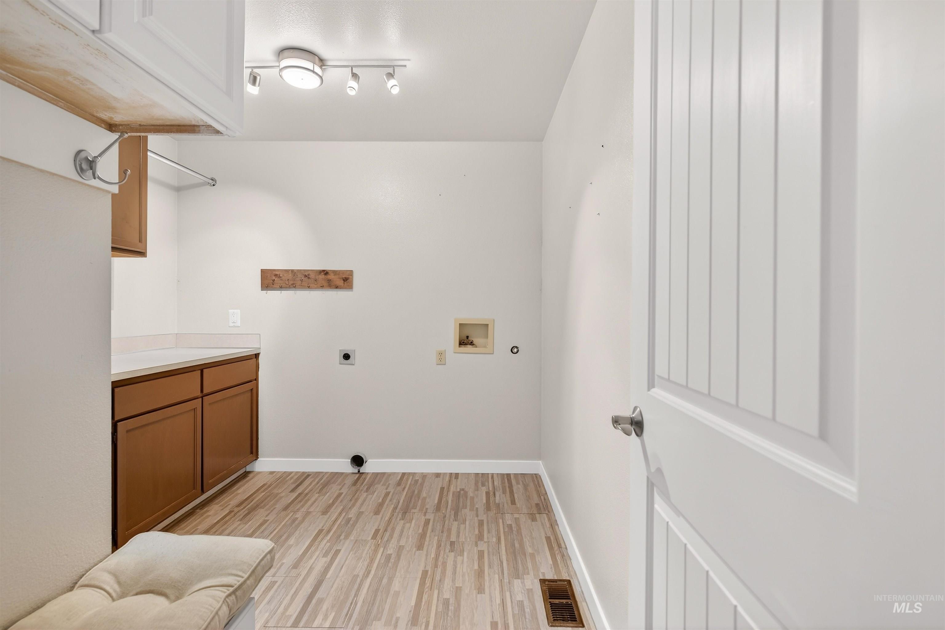 2901 Knollcrest Dr, Lewiston, Idaho 83501, 4 Bedrooms, 2.5 Bathrooms, Residential For Sale, Price $520,000,MLS 98971604