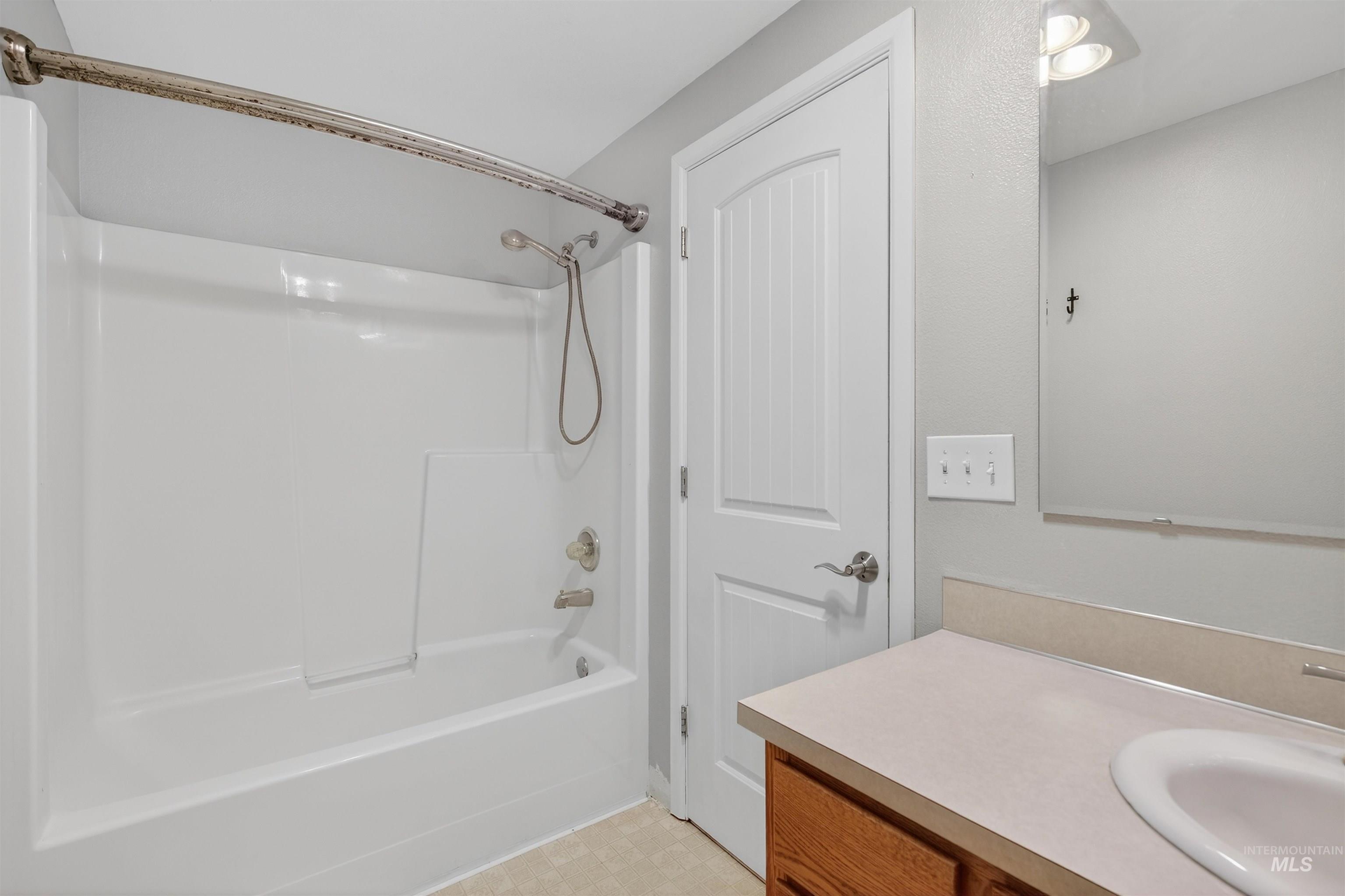 2901 Knollcrest Dr, Lewiston, Idaho 83501, 4 Bedrooms, 2.5 Bathrooms, Residential For Sale, Price $520,000,MLS 98971604