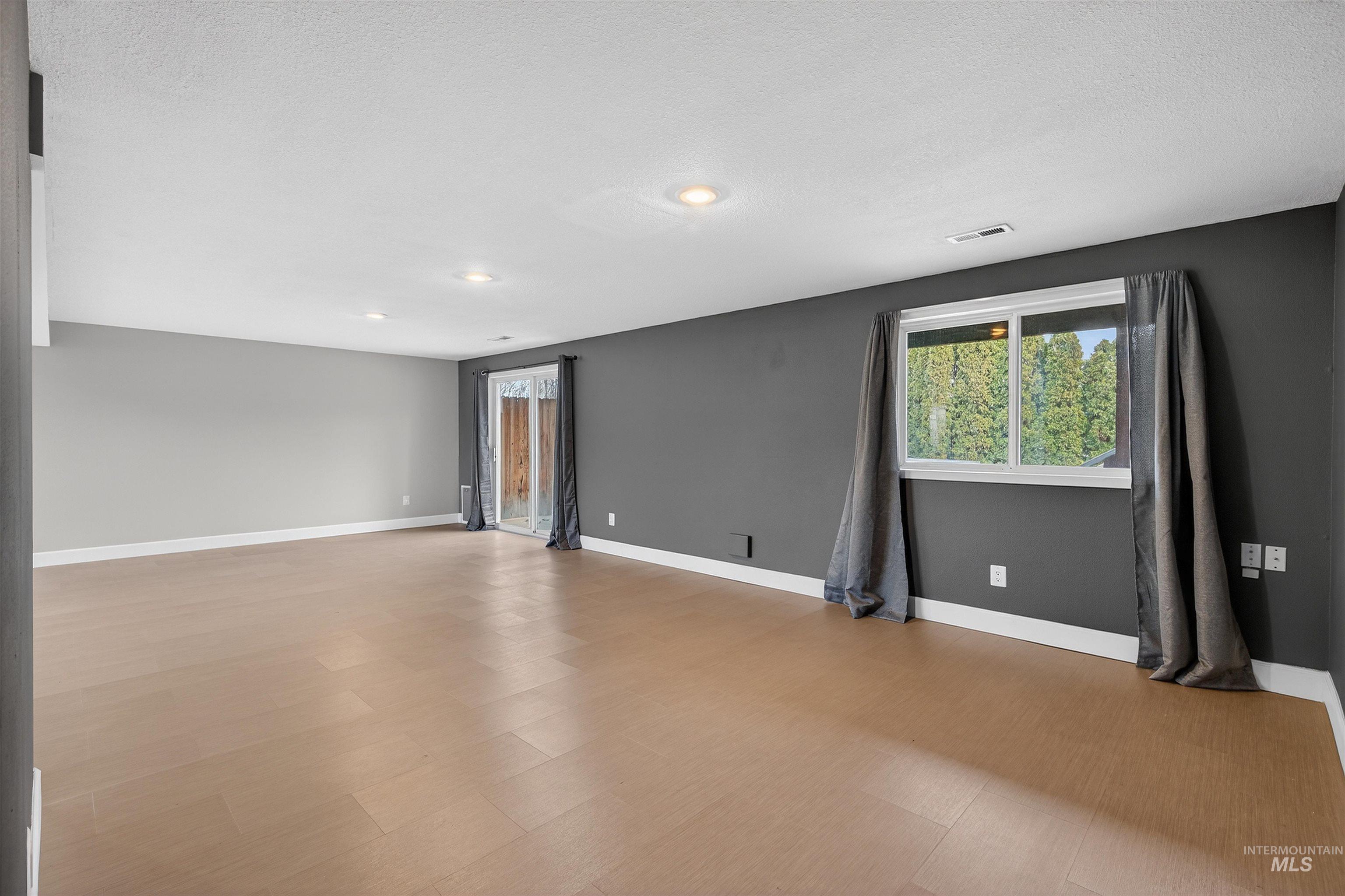 2901 Knollcrest Dr, Lewiston, Idaho 83501, 4 Bedrooms, 2.5 Bathrooms, Residential For Sale, Price $520,000,MLS 98971604