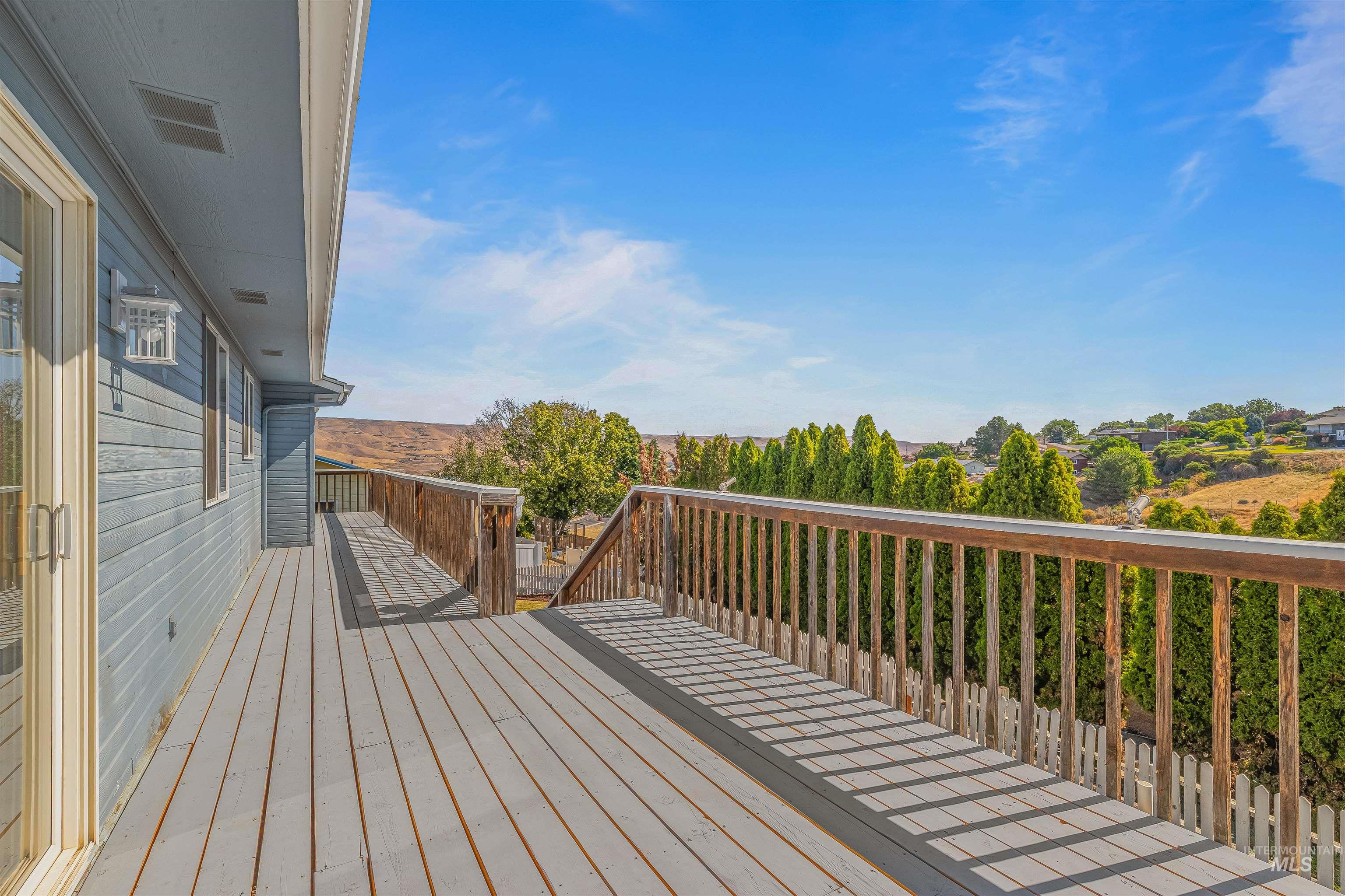 2901 Knollcrest Dr, Lewiston, Idaho 83501, 4 Bedrooms, 2.5 Bathrooms, Residential For Sale, Price $520,000,MLS 98971604