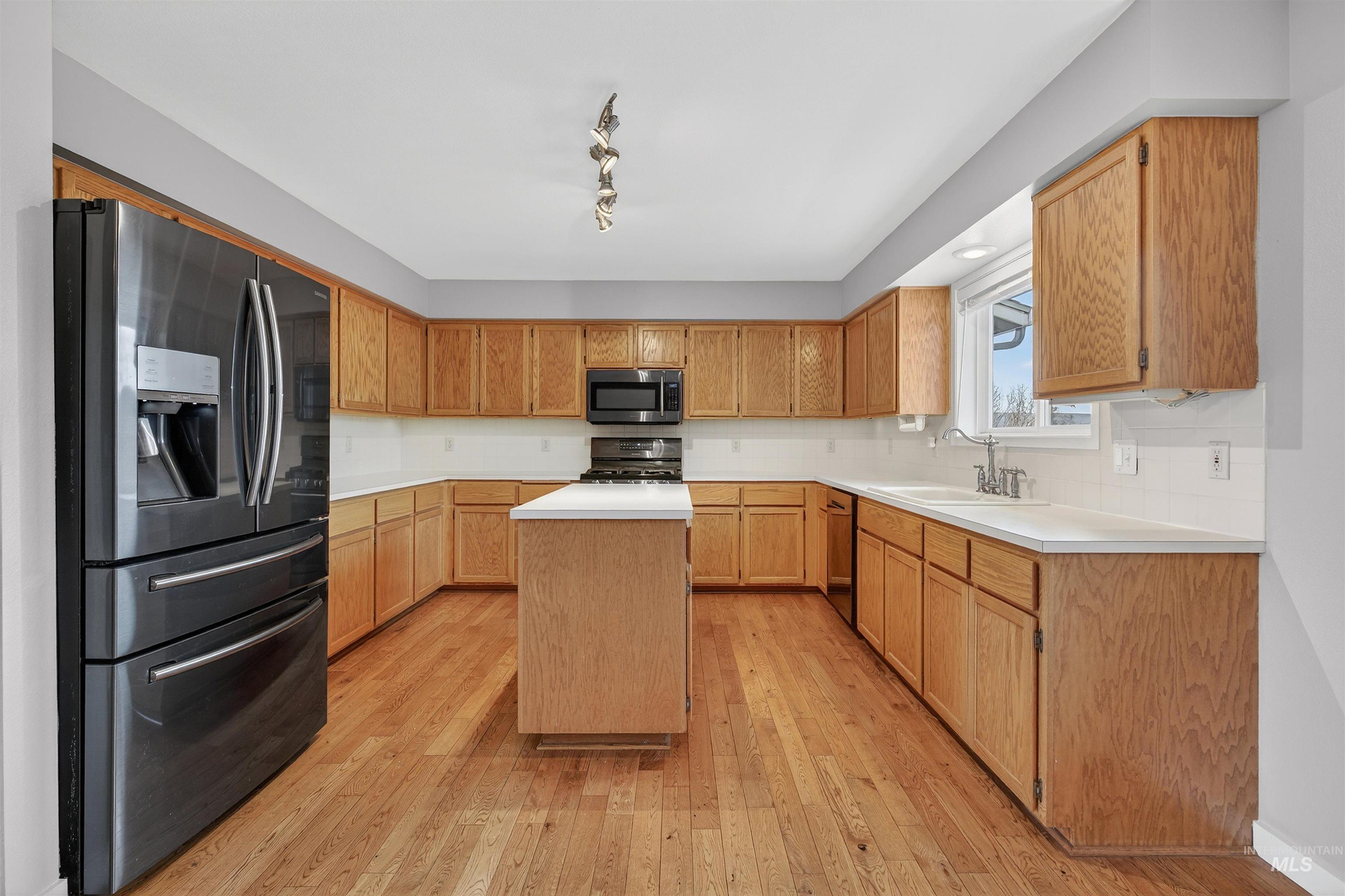 2901 Knollcrest Dr, Lewiston, Idaho 83501, 4 Bedrooms, 2.5 Bathrooms, Residential For Sale, Price $520,000,MLS 98971604