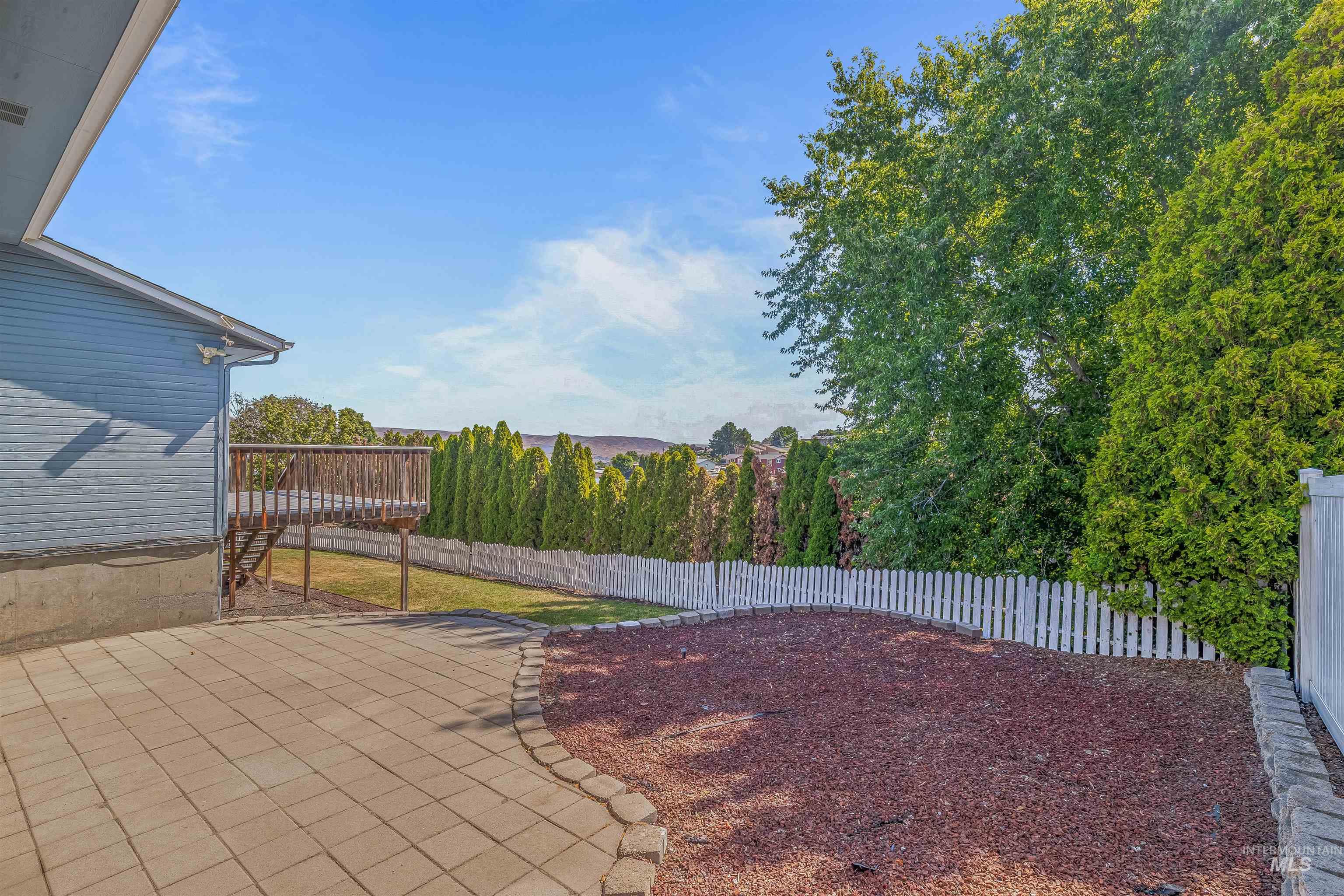 2901 Knollcrest Dr, Lewiston, Idaho 83501, 4 Bedrooms, 2.5 Bathrooms, Residential For Sale, Price $520,000,MLS 98971604