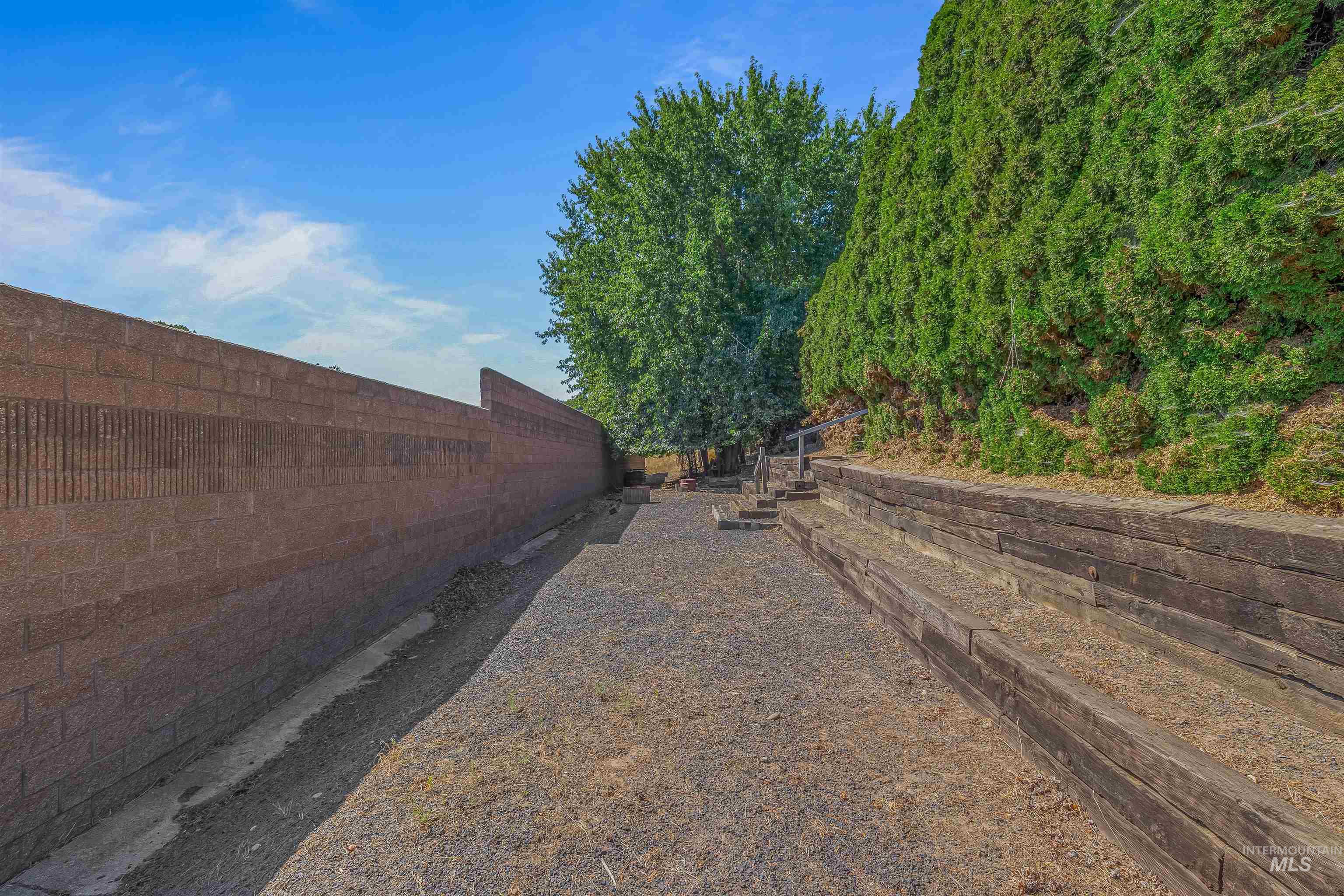 2901 Knollcrest Dr, Lewiston, Idaho 83501, 4 Bedrooms, 2.5 Bathrooms, Residential For Sale, Price $520,000,MLS 98971604