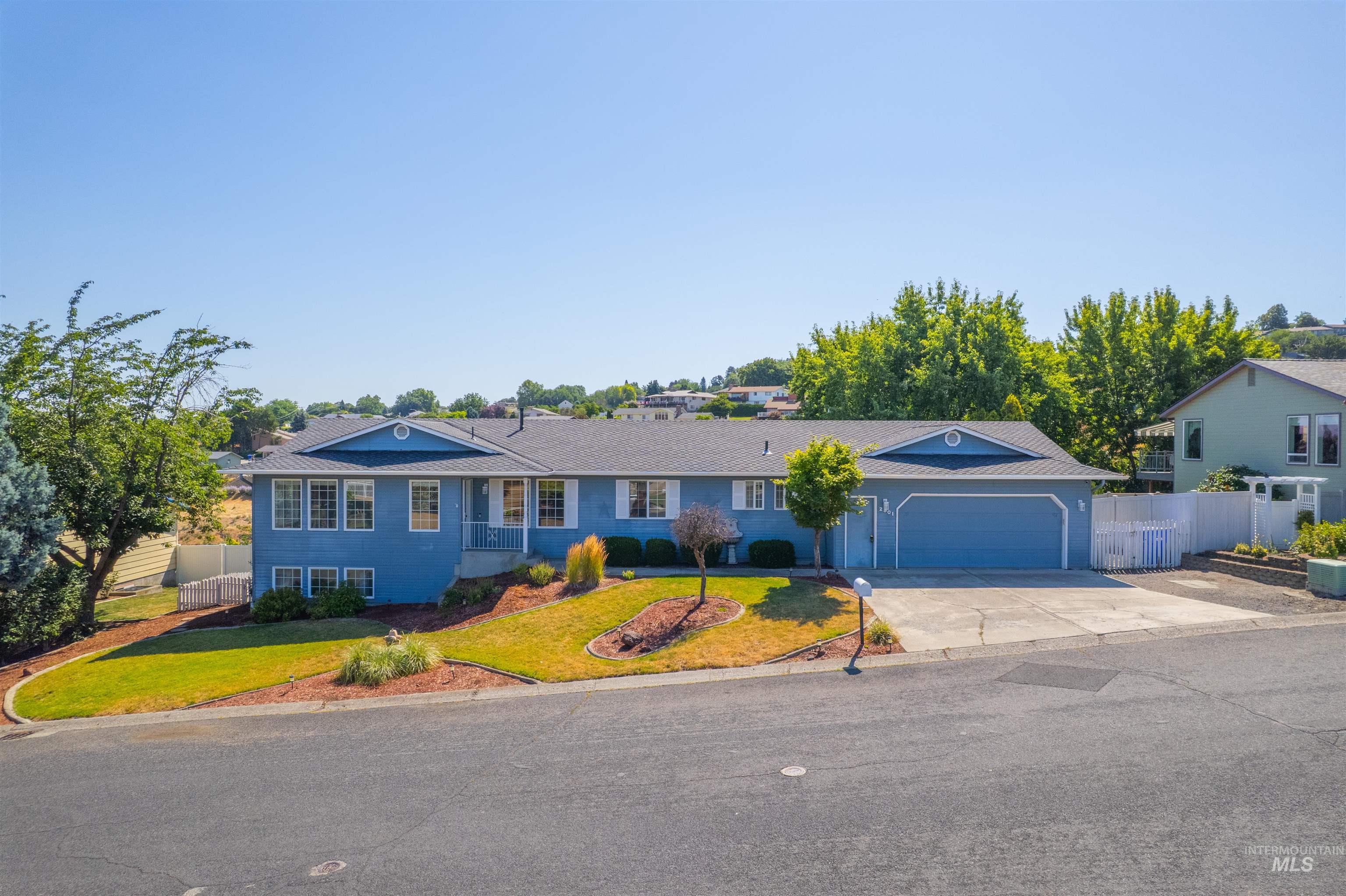 2901 Knollcrest Dr, Lewiston, Idaho 83501, 4 Bedrooms, 2.5 Bathrooms, Residential For Sale, Price $520,000,MLS 98971604