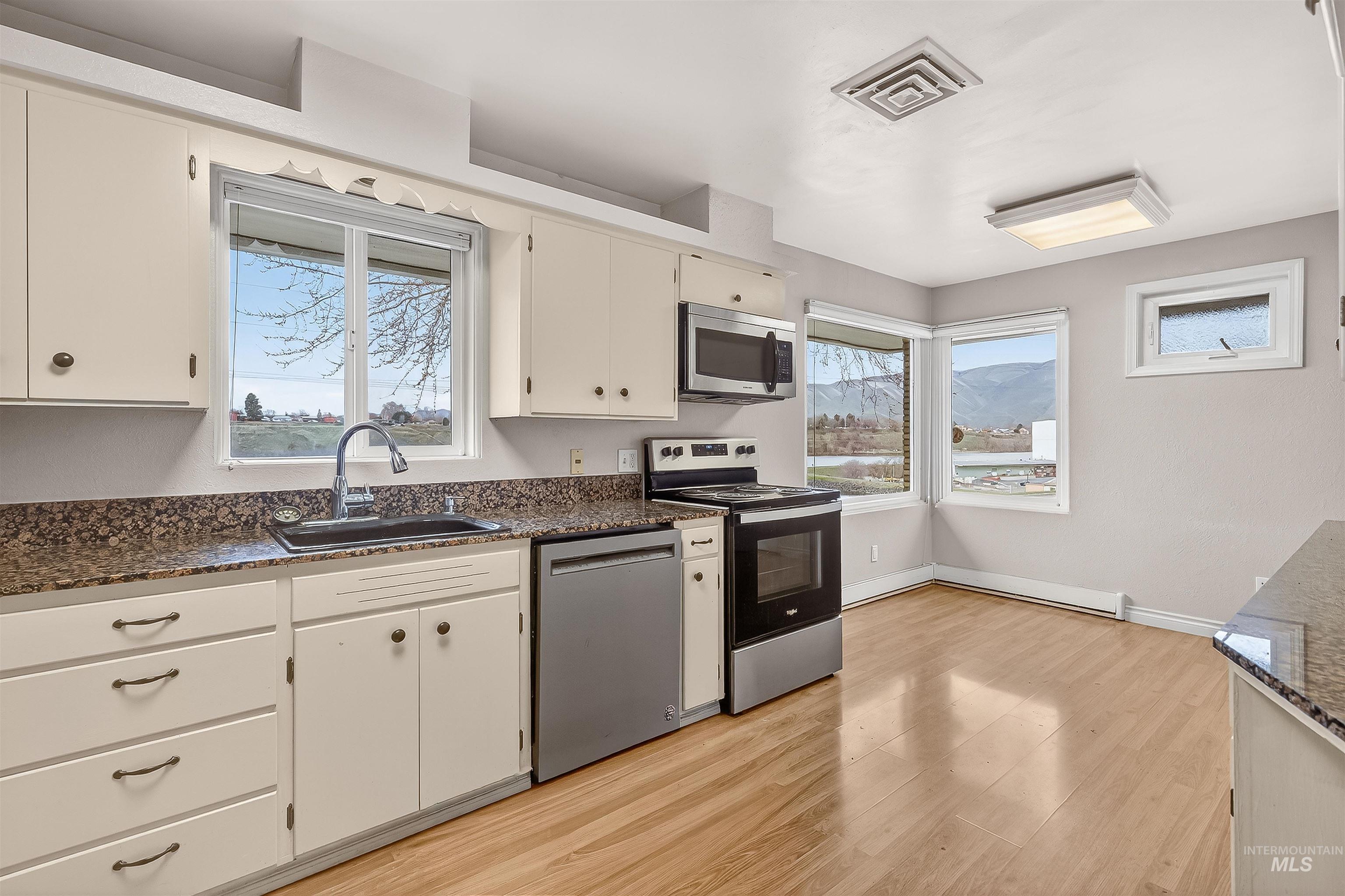 1615 Prospect Avenue, Lewiston, Idaho 83501, 4 Bedrooms, 2.5 Bathrooms, Residential For Sale, Price $435,000,MLS 98971605