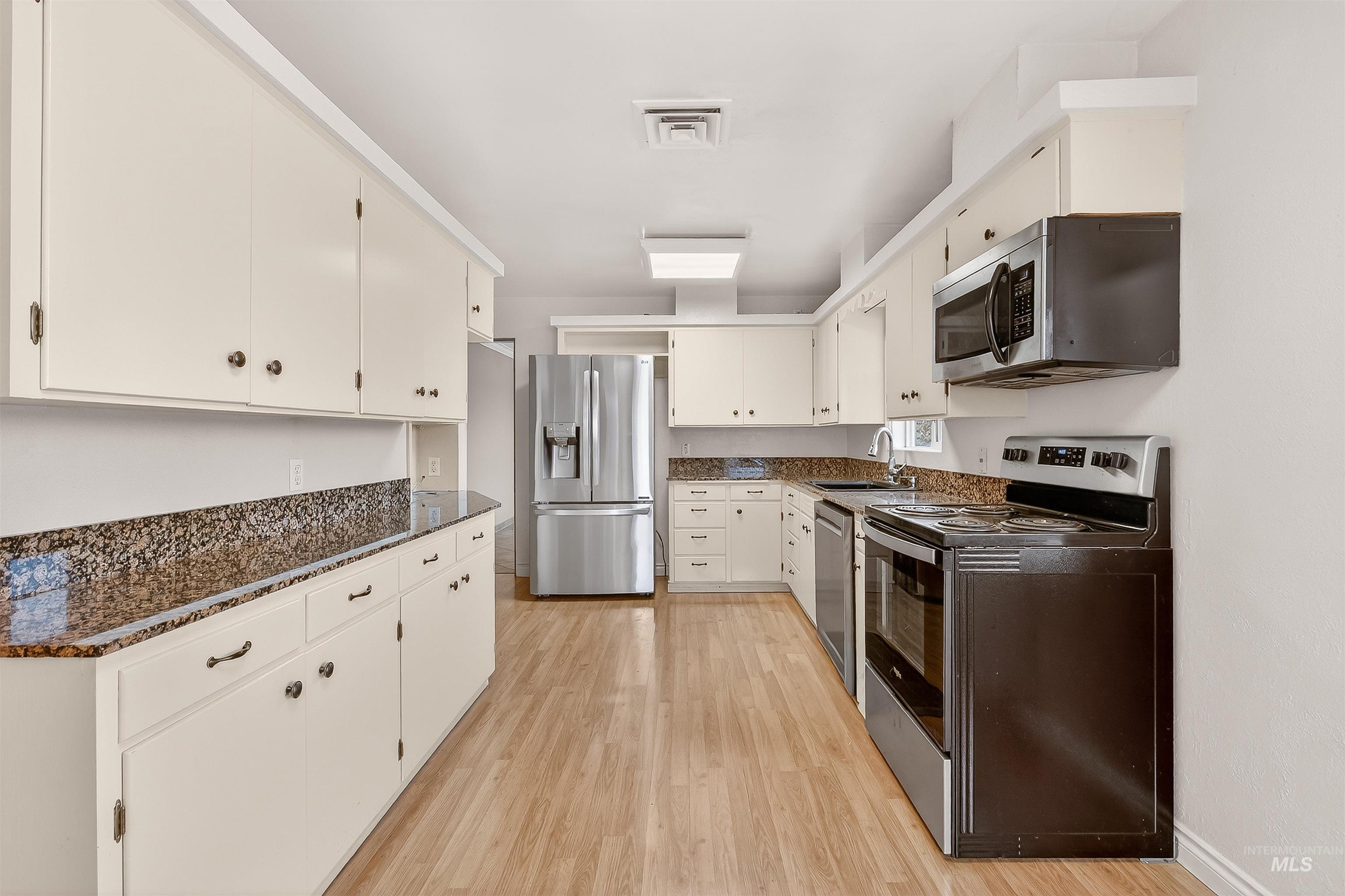 1615 Prospect Avenue, Lewiston, Idaho 83501, 4 Bedrooms, 2.5 Bathrooms, Residential For Sale, Price $435,000,MLS 98971605