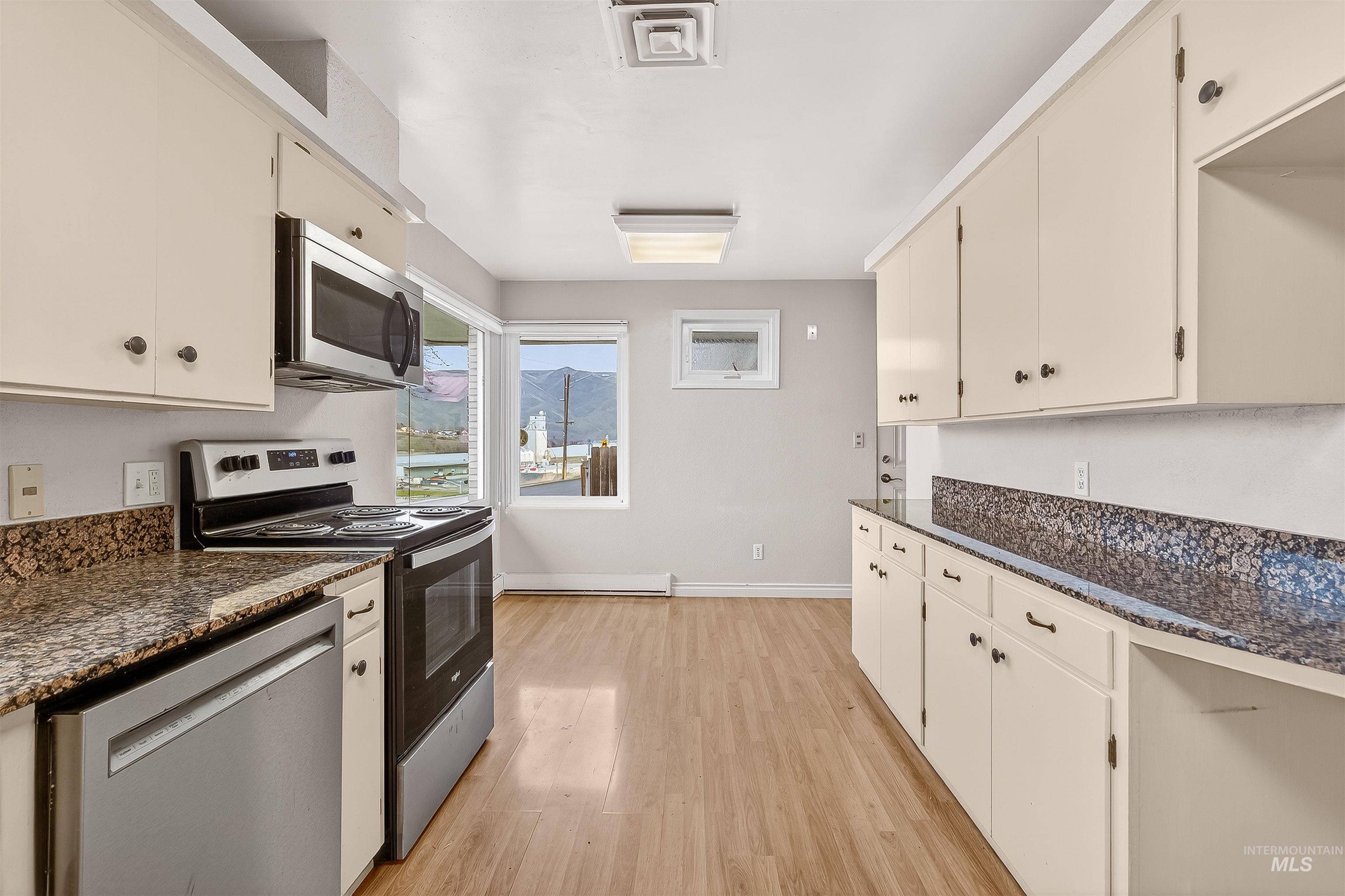 1615 Prospect Avenue, Lewiston, Idaho 83501, 4 Bedrooms, 2.5 Bathrooms, Residential For Sale, Price $435,000,MLS 98971605