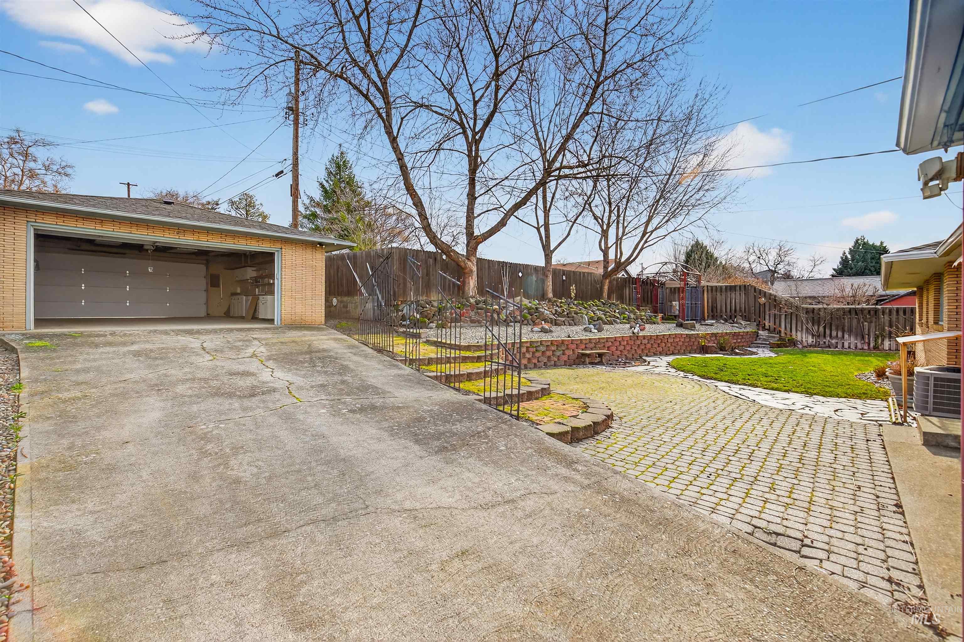 1615 Prospect Avenue, Lewiston, Idaho 83501, 4 Bedrooms, 2.5 Bathrooms, Residential For Sale, Price $435,000,MLS 98971605