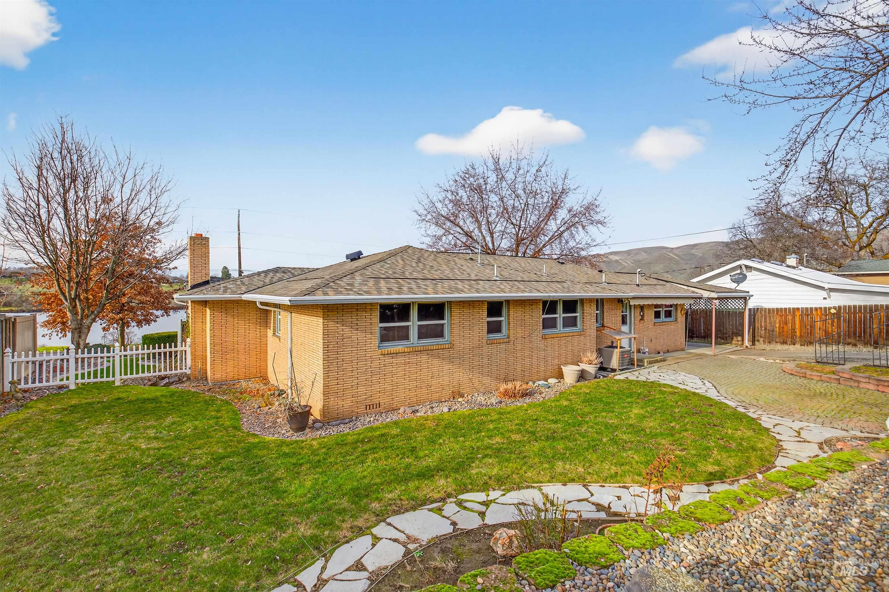 1615 Prospect Avenue, Lewiston, Idaho 83501, 4 Bedrooms, 2.5 Bathrooms, Residential For Sale, Price $435,000,MLS 98971605