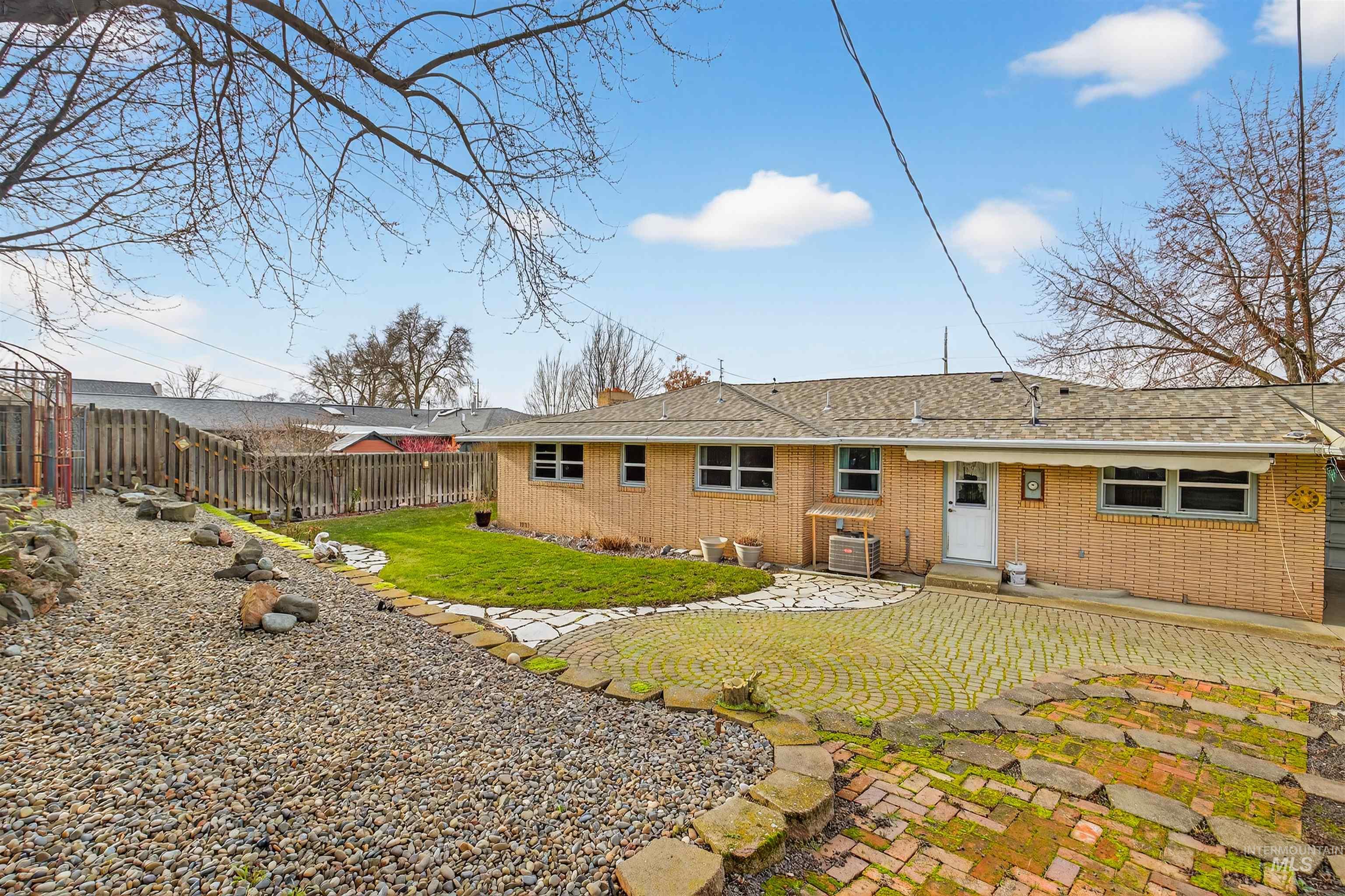 1615 Prospect Avenue, Lewiston, Idaho 83501, 4 Bedrooms, 2.5 Bathrooms, Residential For Sale, Price $435,000,MLS 98971605