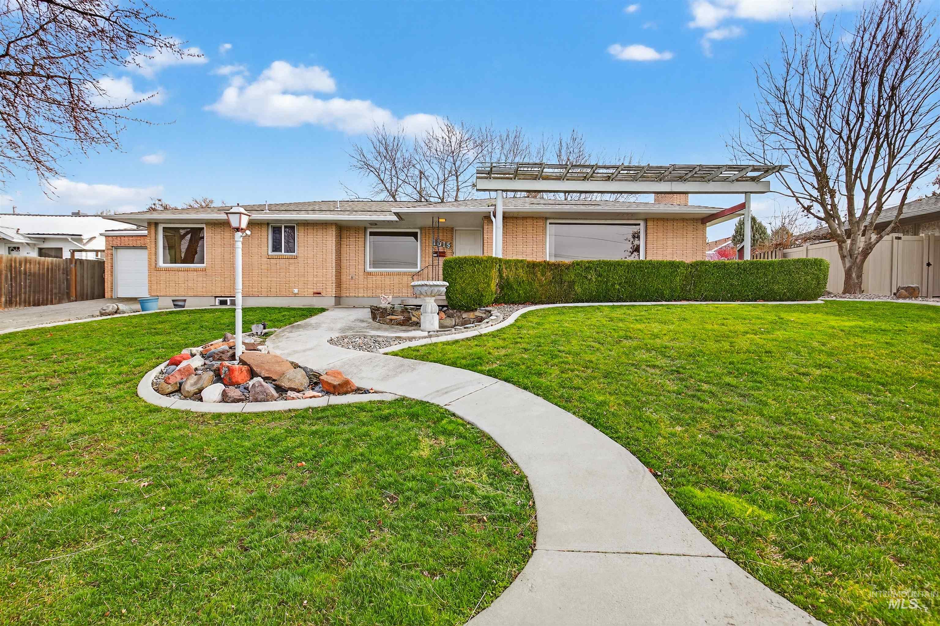 1615 Prospect Avenue, Lewiston, Idaho 83501, 4 Bedrooms, 2.5 Bathrooms, Residential For Sale, Price $435,000,MLS 98971605