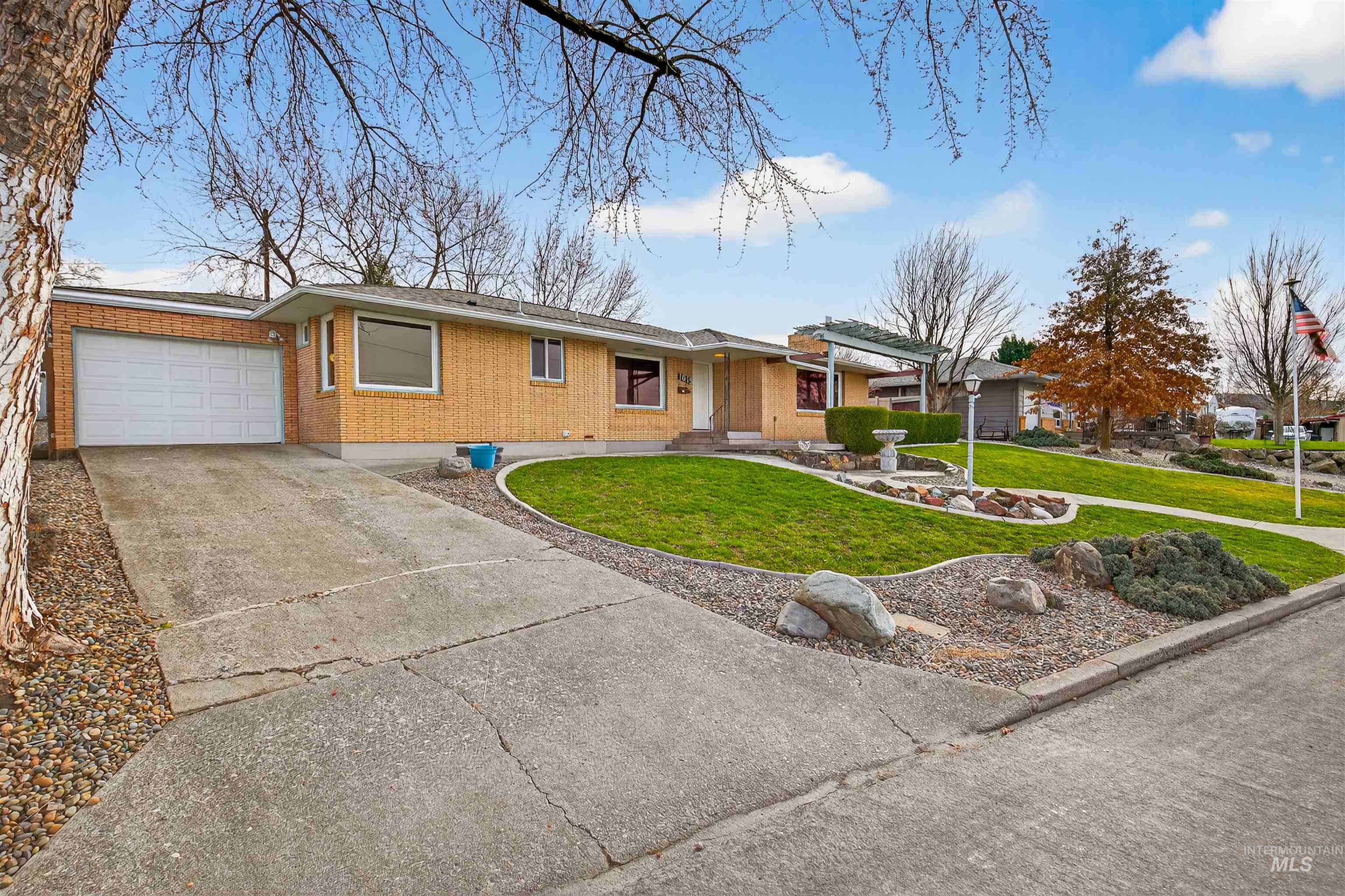 1615 Prospect Avenue, Lewiston, Idaho 83501, 4 Bedrooms, 2.5 Bathrooms, Residential For Sale, Price $435,000,MLS 98971605