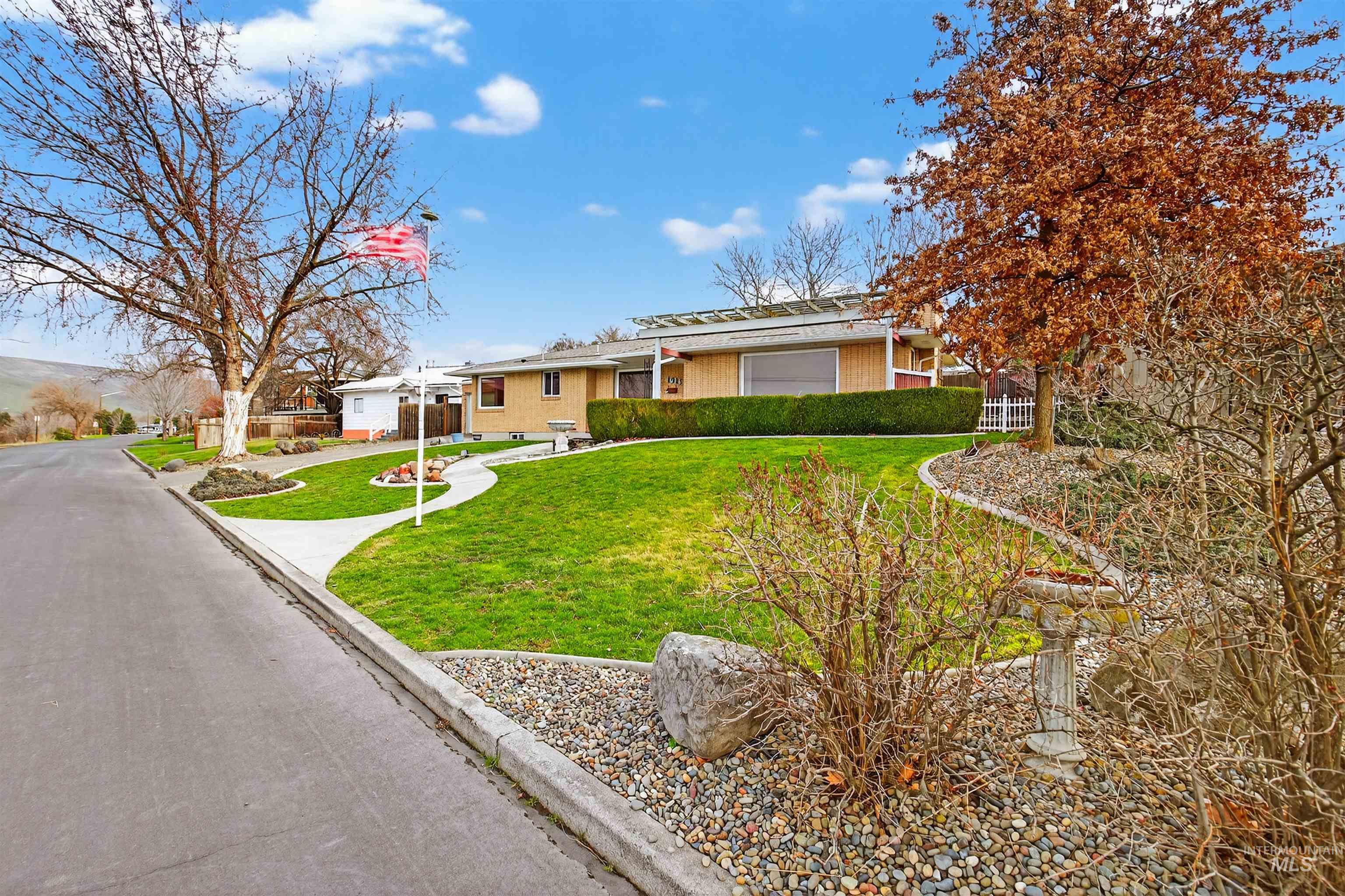 1615 Prospect Avenue, Lewiston, Idaho 83501, 4 Bedrooms, 2.5 Bathrooms, Residential For Sale, Price $435,000,MLS 98971605