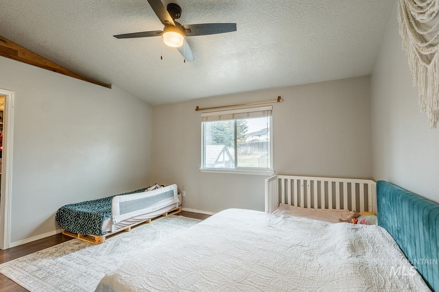 575 W Mulberry Loop, Nampa, Idaho 83686, 3 Bedrooms, 2 Bathrooms, Residential For Sale, Price $380,000,MLS 98971609