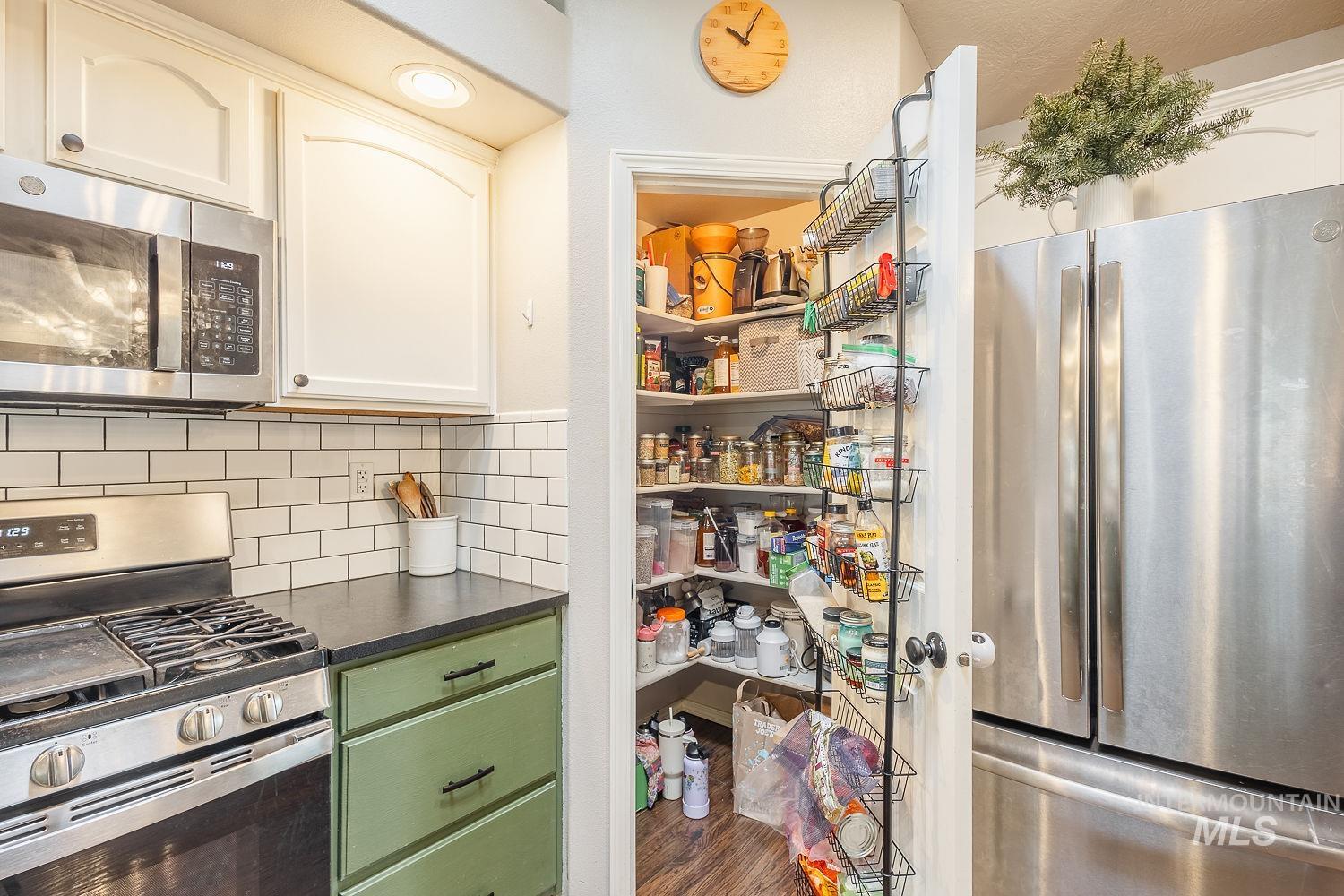 575 W Mulberry Loop, Nampa, Idaho 83686, 3 Bedrooms, 2 Bathrooms, Residential For Sale, Price $380,000,MLS 98971609