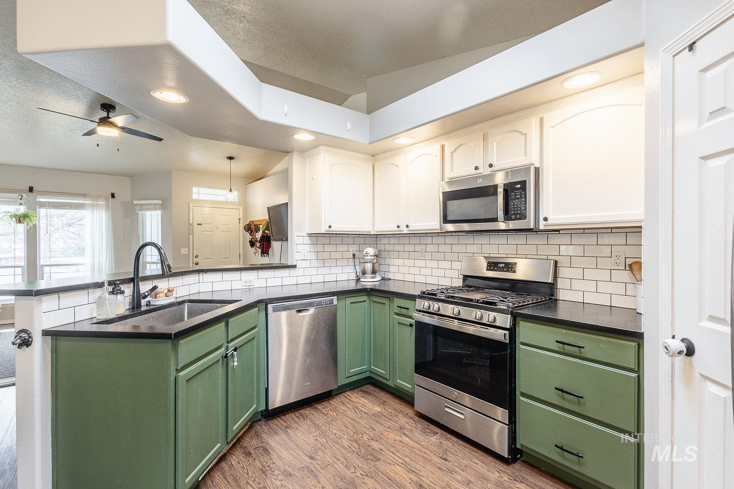 575 W Mulberry Loop, Nampa, Idaho 83686, 3 Bedrooms, 2 Bathrooms, Residential For Sale, Price $380,000,MLS 98971609