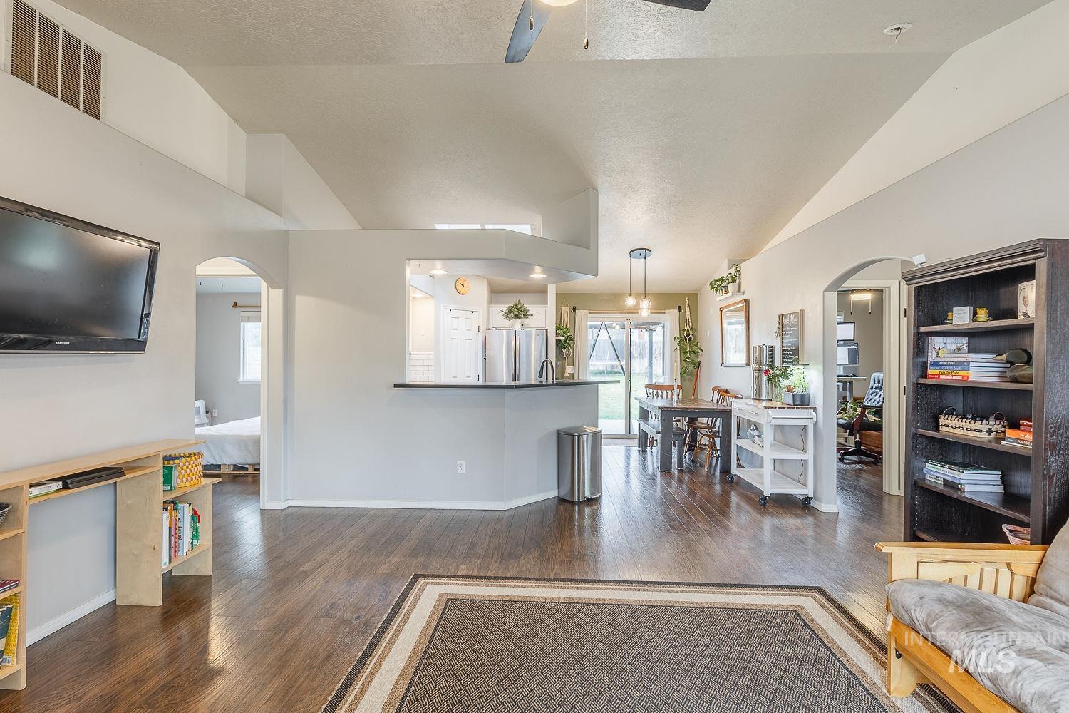 575 W Mulberry Loop, Nampa, Idaho 83686, 3 Bedrooms, 2 Bathrooms, Residential For Sale, Price $380,000,MLS 98971609