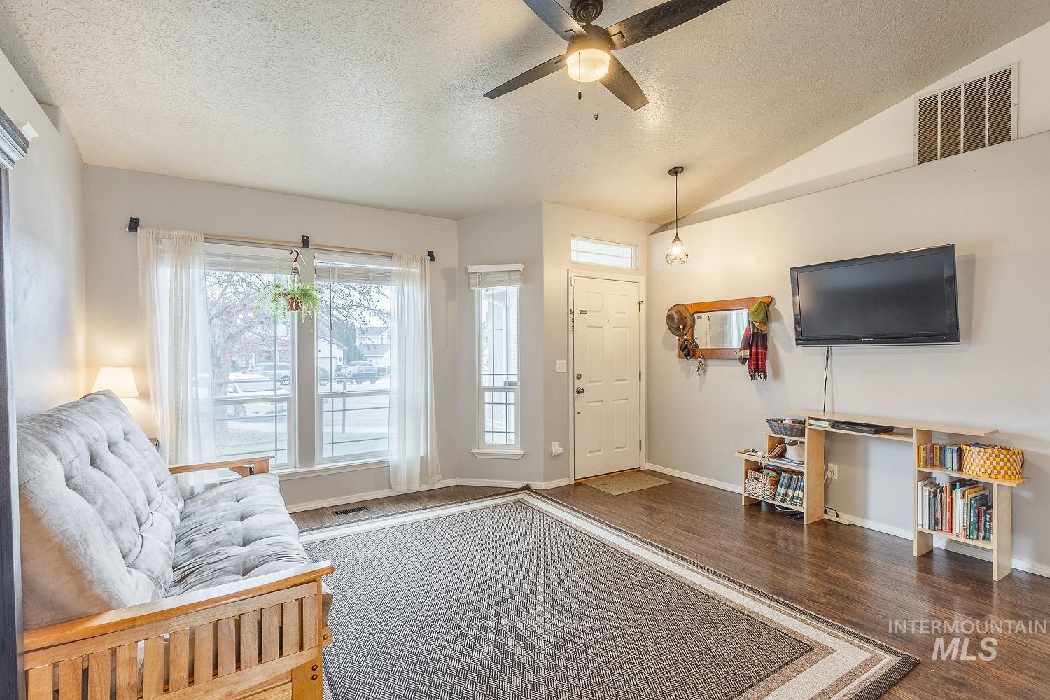 575 W Mulberry Loop, Nampa, Idaho 83686, 3 Bedrooms, 2 Bathrooms, Residential For Sale, Price $380,000,MLS 98971609