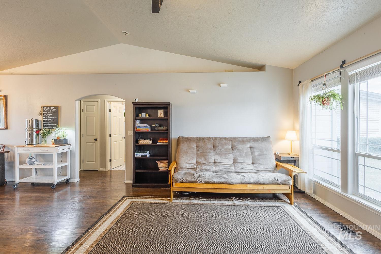 575 W Mulberry Loop, Nampa, Idaho 83686, 3 Bedrooms, 2 Bathrooms, Residential For Sale, Price $380,000,MLS 98971609