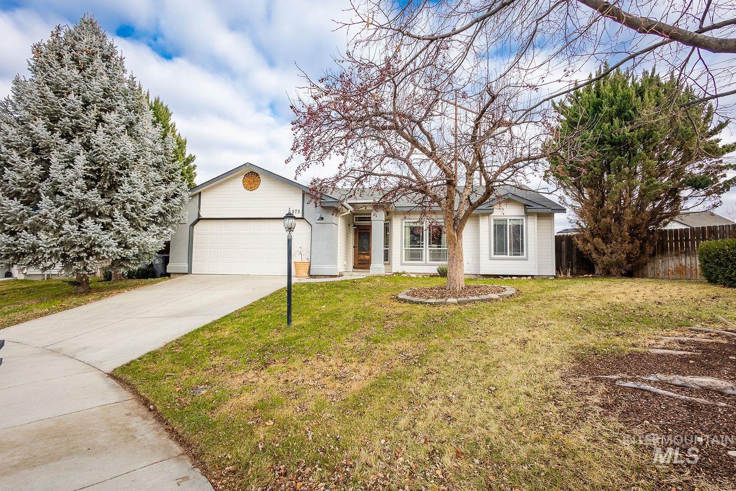 575 W Mulberry Loop, Nampa, Idaho 83686, 3 Bedrooms, 2 Bathrooms, Residential For Sale, Price $380,000,MLS 98971609