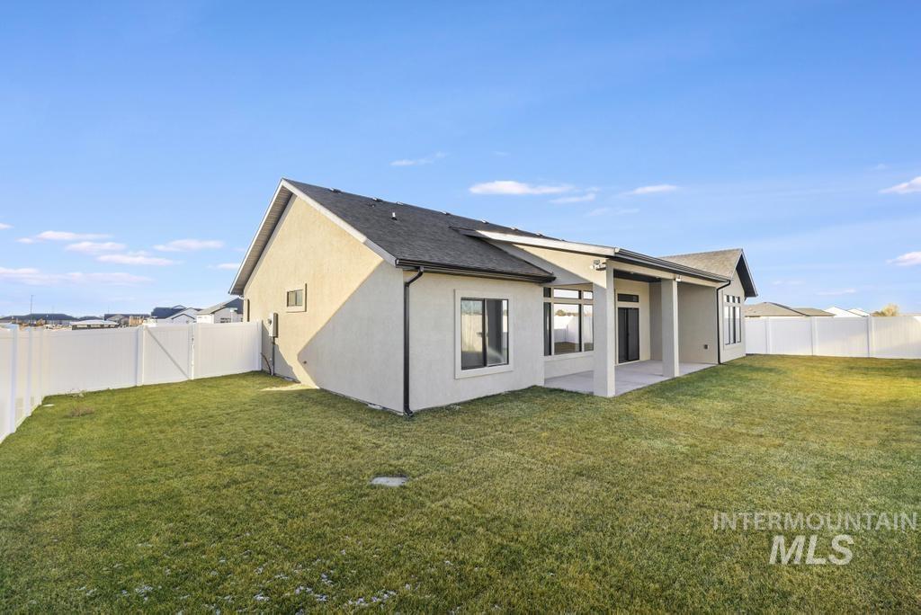530 Full Moon Way, Twin Falls, Idaho 83301, 3 Bedrooms, 2 Bathrooms, Residential For Sale, Price $490,000,MLS 98971612