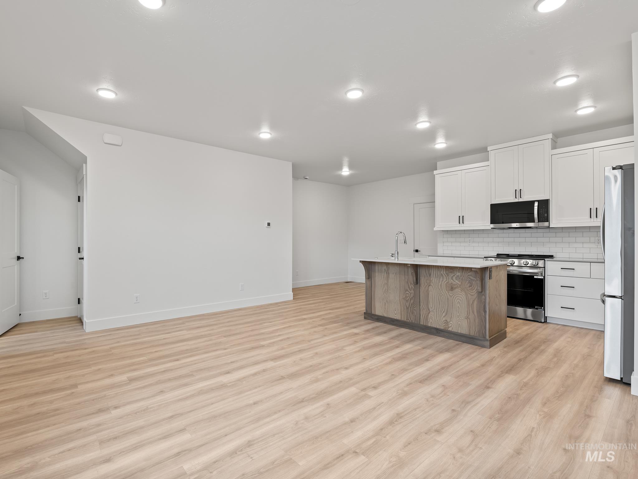 2160 E Deep Purple Ln, Meridian, Idaho 83642, 3 Bedrooms, 2.5 Bathrooms, Residential For Sale, Price $414,900,MLS 98971613