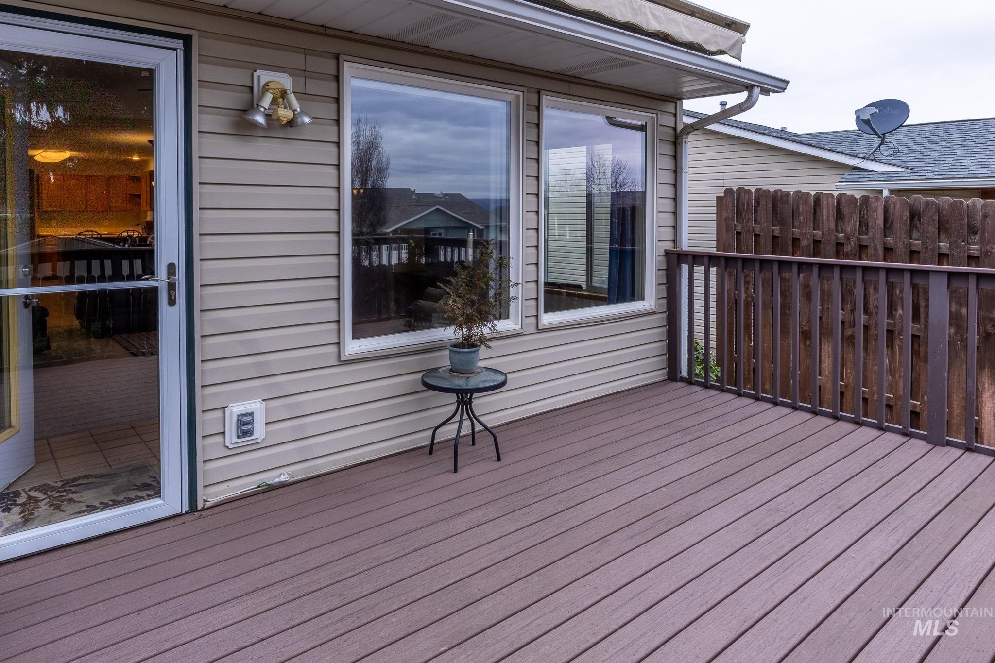 925 Hawthorne Street, Lewiston, Idaho 83501, 2 Bedrooms, 2 Bathrooms, Residential For Sale, Price $345,000,MLS 98971614