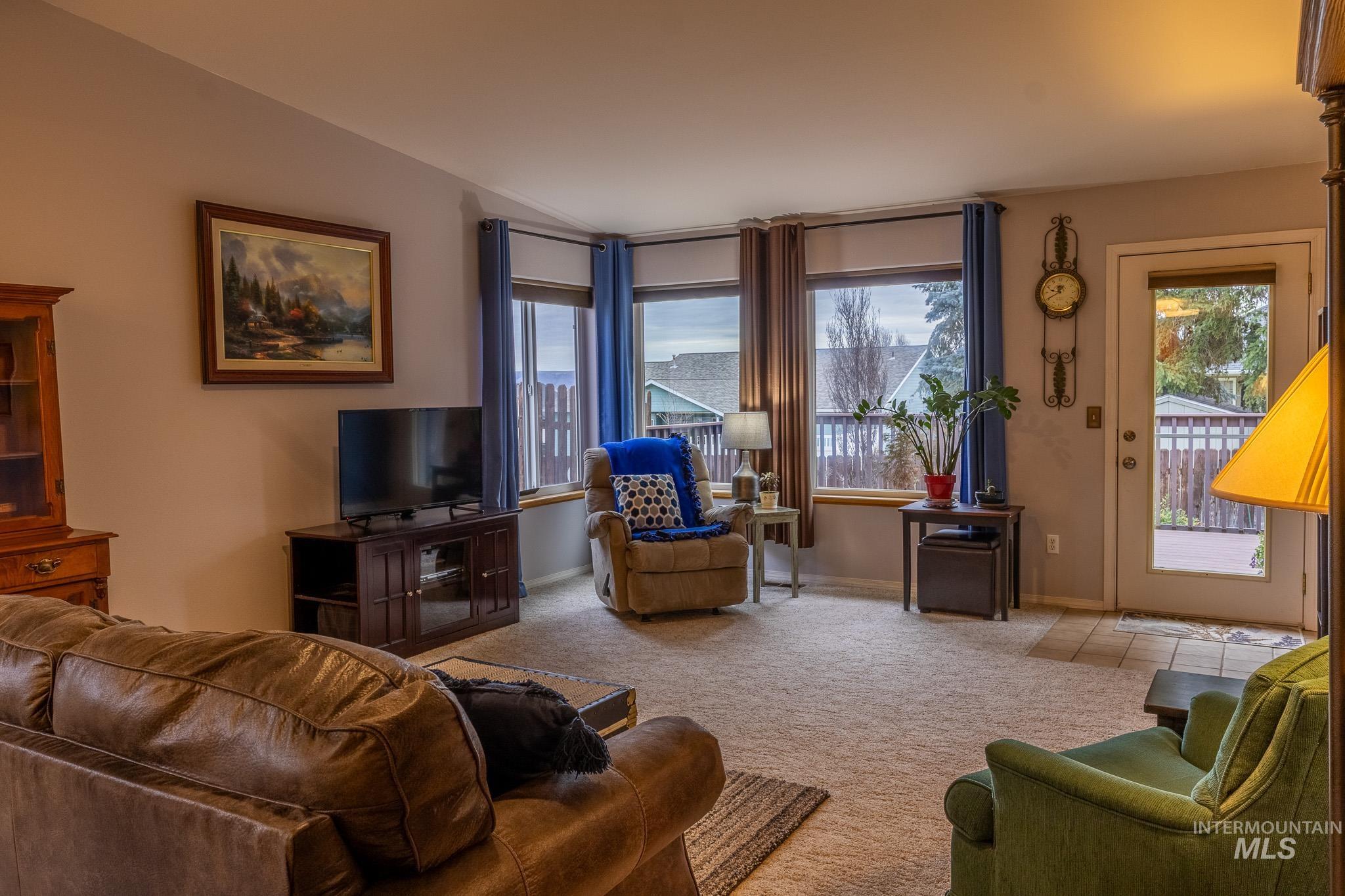 925 Hawthorne Street, Lewiston, Idaho 83501, 2 Bedrooms, 2 Bathrooms, Residential For Sale, Price $345,000,MLS 98971614