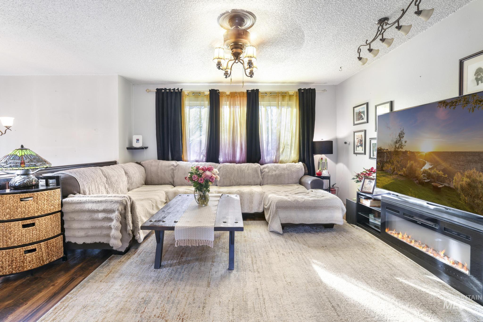 405 Meadows Lane, Twin Falls, Idaho 83301, 4 Bedrooms, 2 Bathrooms, Residential For Sale, Price $319,500,MLS 98971619