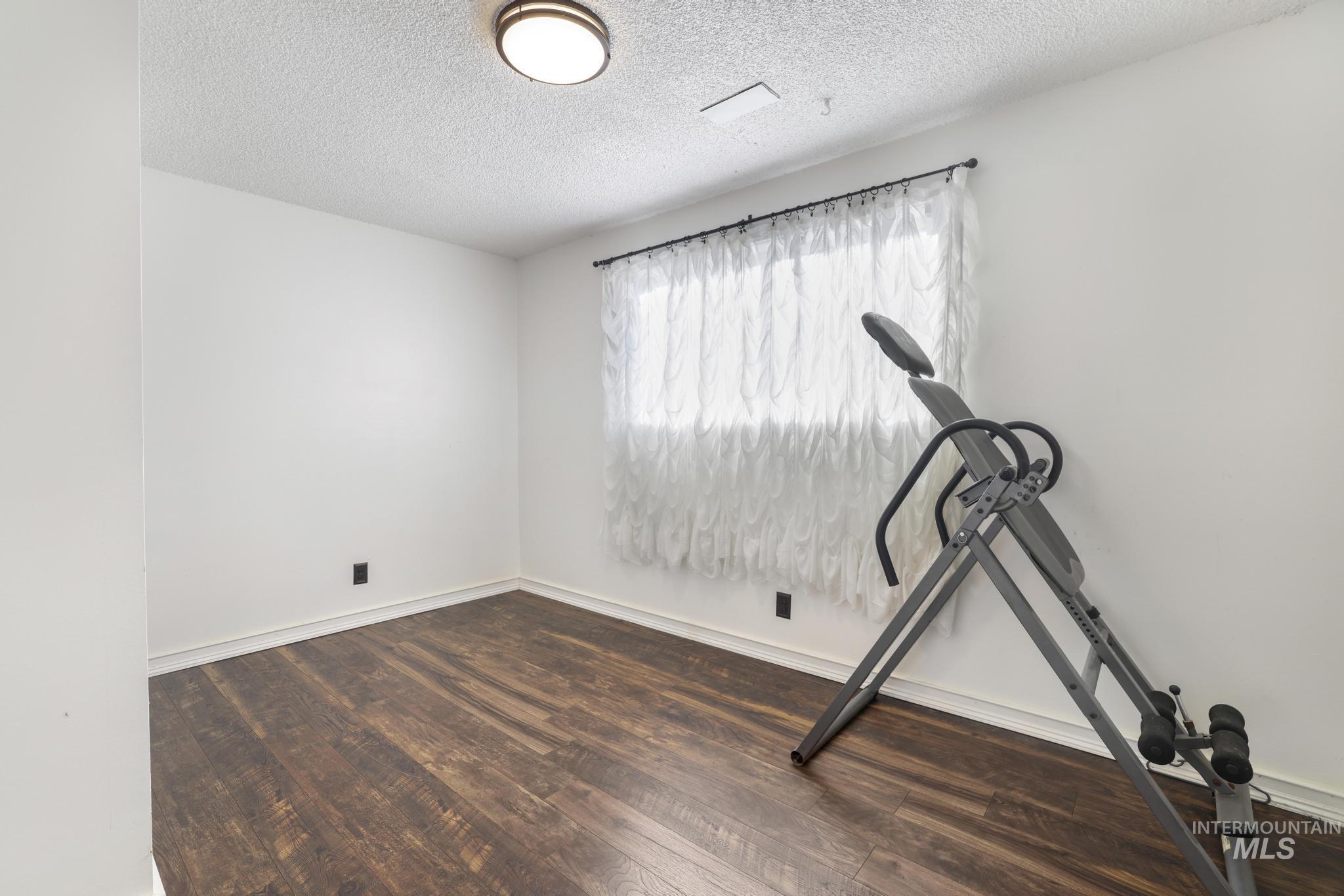 405 Meadows Lane, Twin Falls, Idaho 83301, 4 Bedrooms, 2 Bathrooms, Residential For Sale, Price $319,500,MLS 98971619