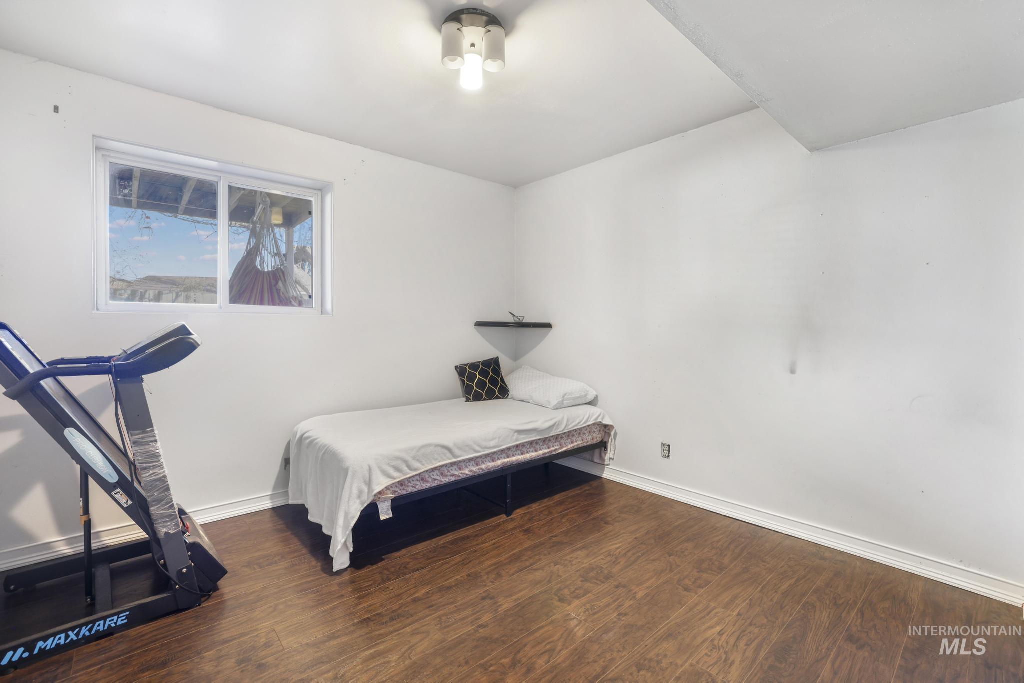 405 Meadows Lane, Twin Falls, Idaho 83301, 4 Bedrooms, 2 Bathrooms, Residential For Sale, Price $319,500,MLS 98971619