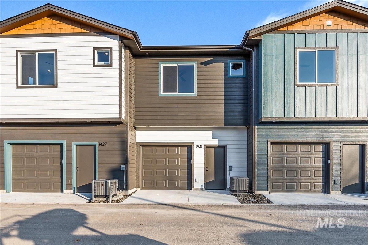 1445 N Bluffs Ridge Lane, Boise, Idaho 83704, 2 Bedrooms, 2.5 Bathrooms, Residential For Sale, Price $349,900,MLS 98971624