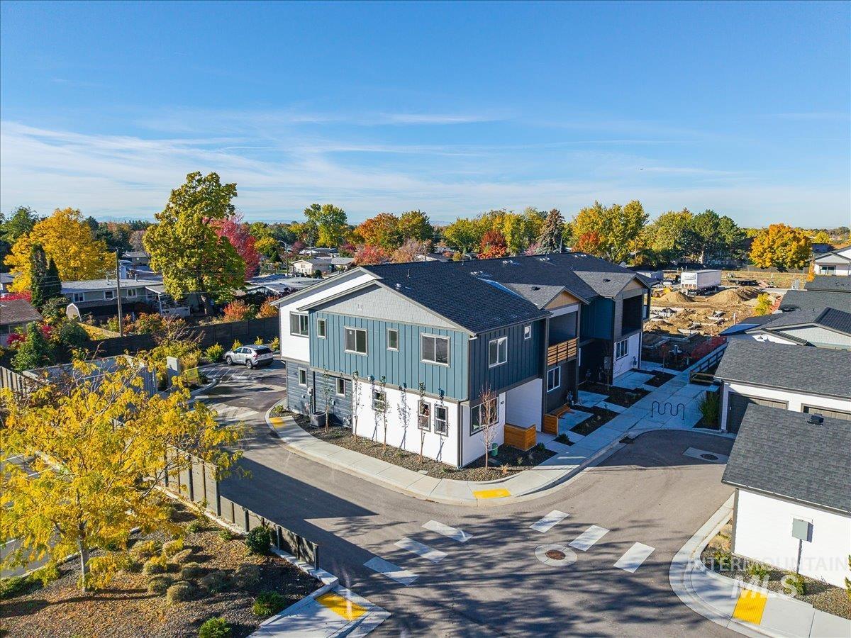 1445 N Bluffs Ridge Lane, Boise, Idaho 83704, 2 Bedrooms, 2.5 Bathrooms, Residential For Sale, Price $349,900,MLS 98971624