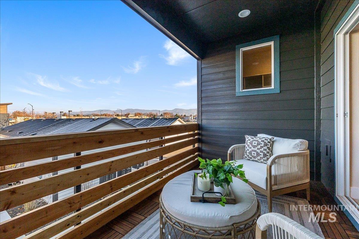 1445 N Bluffs Ridge Lane, Boise, Idaho 83704, 2 Bedrooms, 2.5 Bathrooms, Residential For Sale, Price $349,900,MLS 98971624