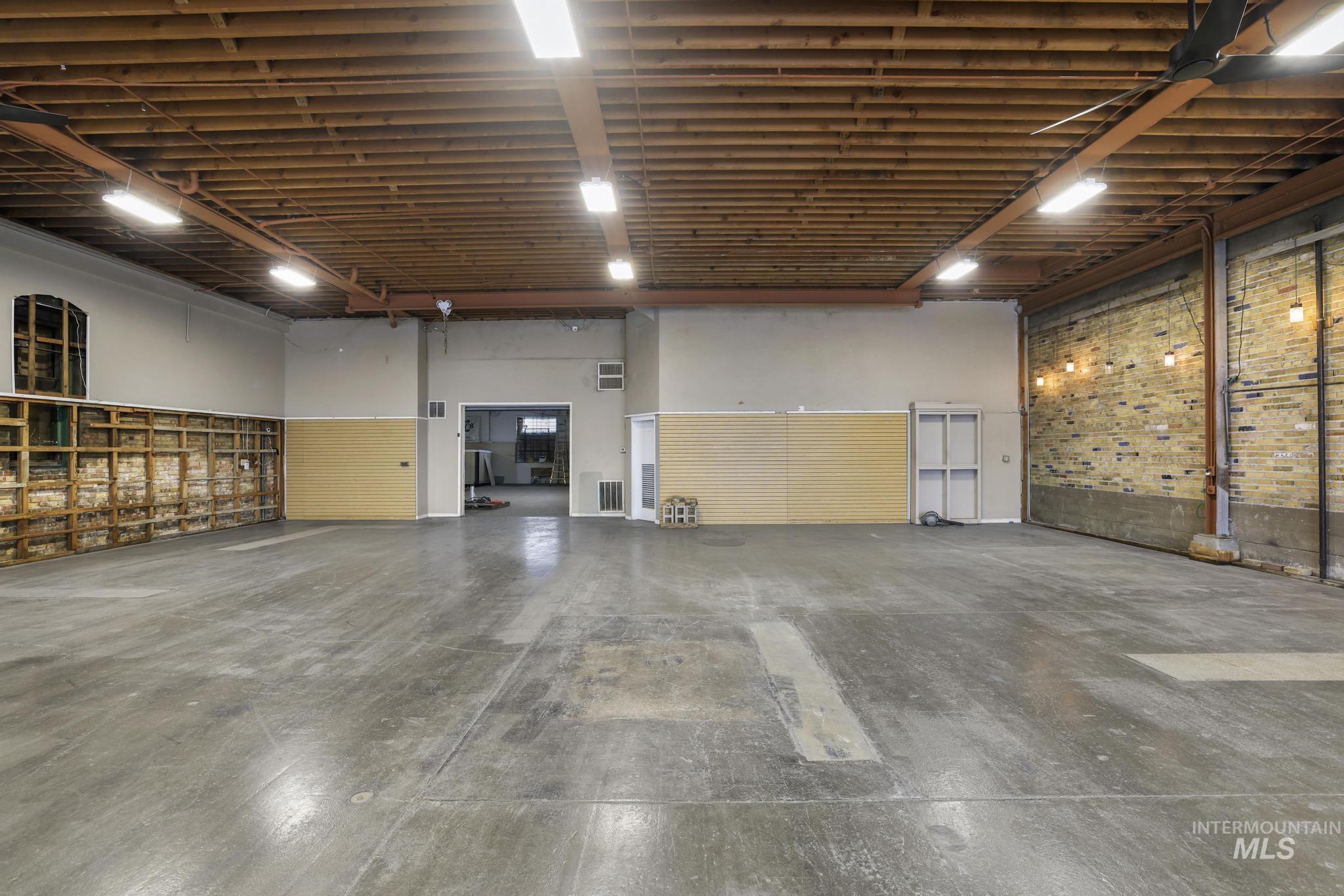 305 Shoshone Street S, Twin Falls, Idaho 83301, Business/Commercial For Sale, Price $96,000,MLS 98971626