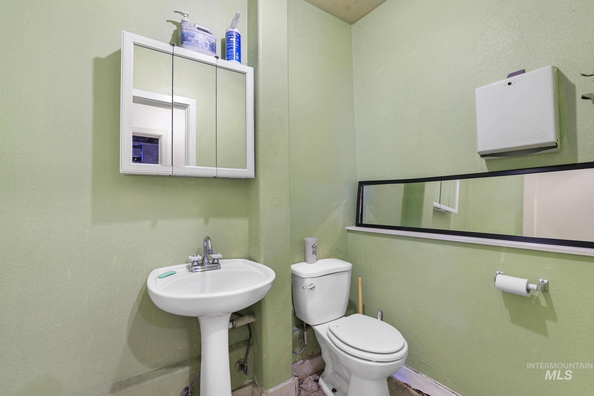 305 Shoshone Street S, Twin Falls, Idaho 83301, Business/Commercial For Sale, Price $96,000,MLS 98971626