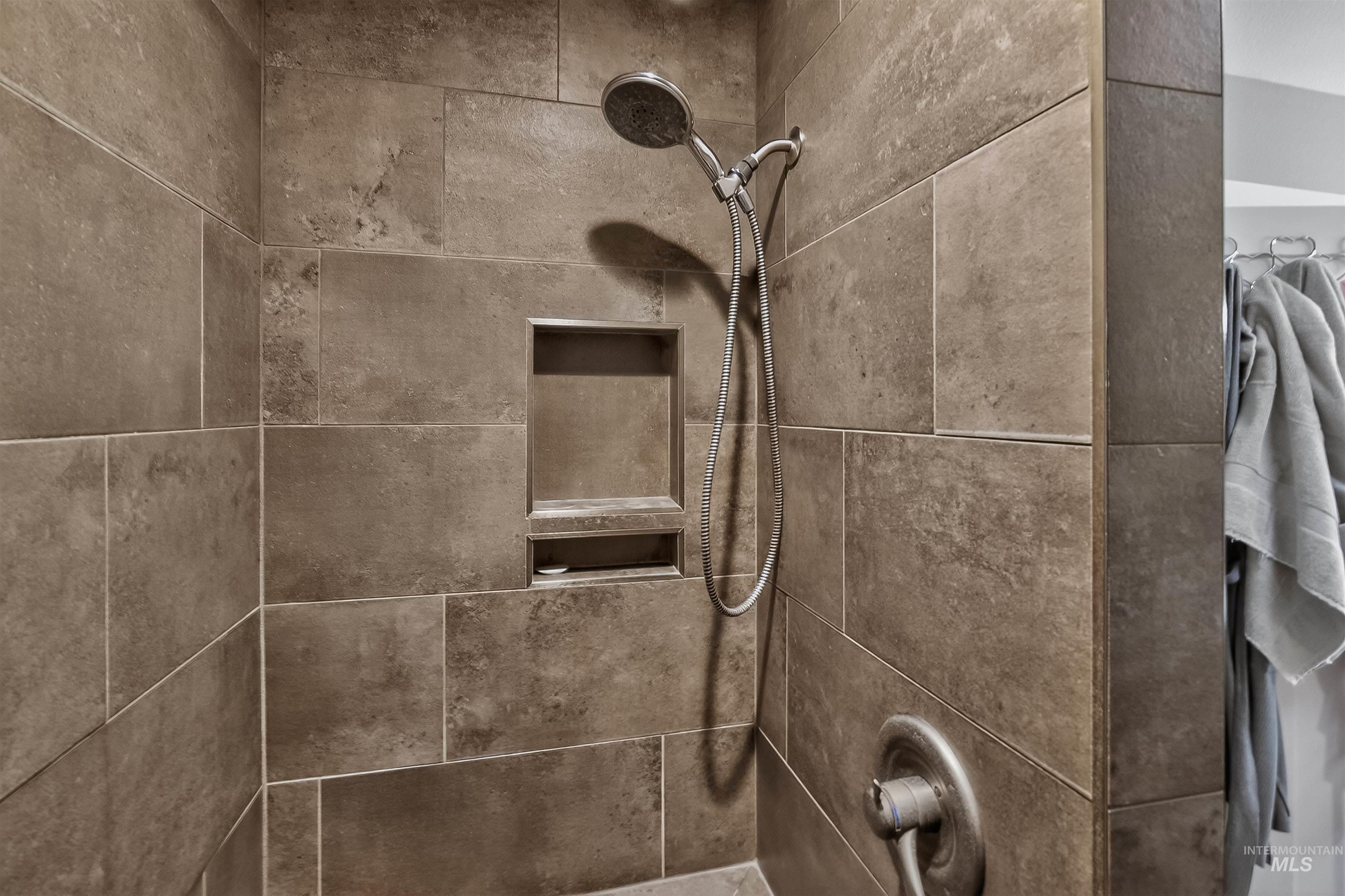 3250 Expedition Way, Lewiston, Idaho 83501, 3 Bedrooms, 2 Bathrooms, Residential For Sale, Price $515,000,MLS 98971627