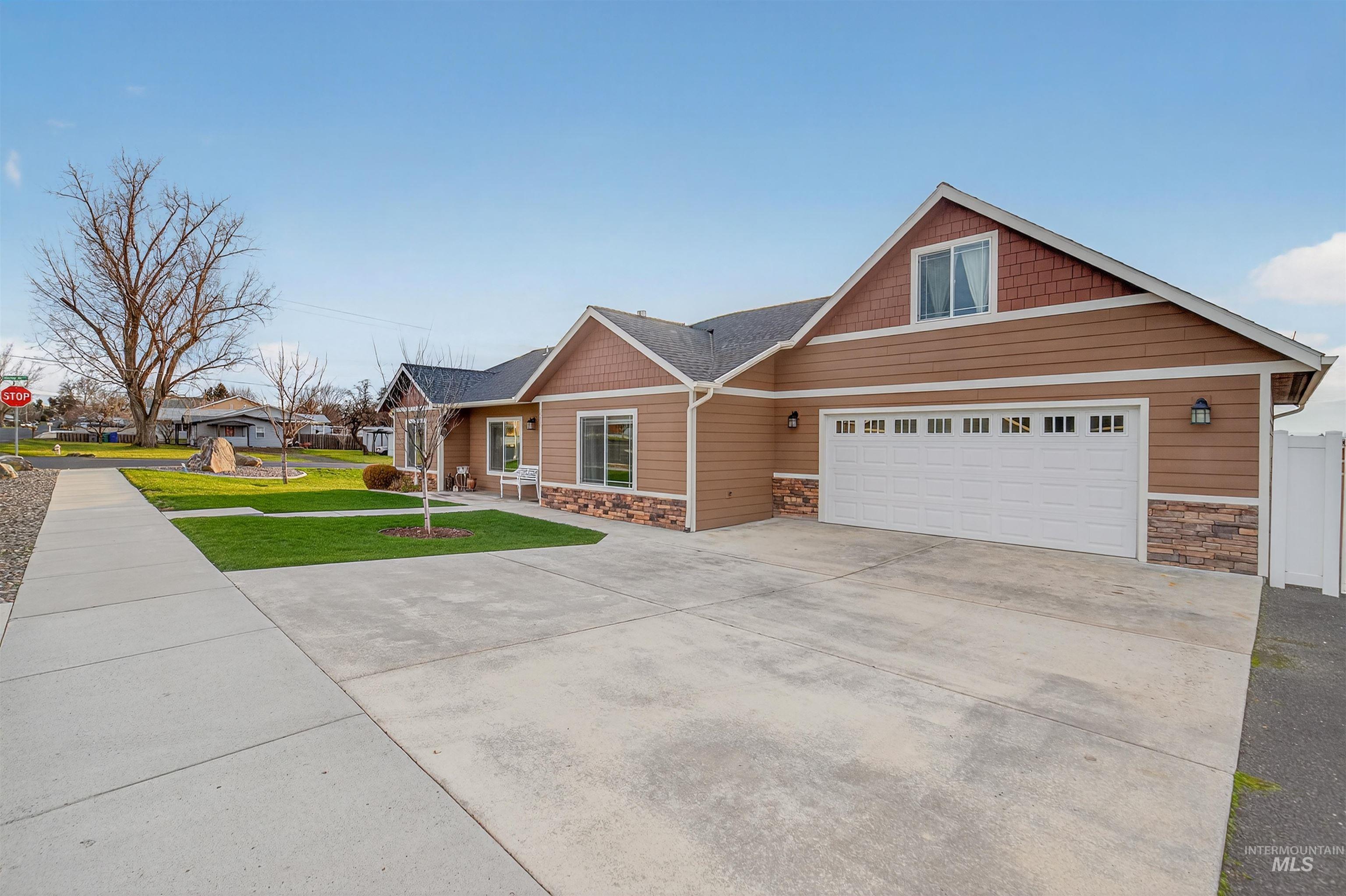3250 Expedition Way, Lewiston, Idaho 83501, 3 Bedrooms, 2 Bathrooms, Residential For Sale, Price $515,000,MLS 98971627