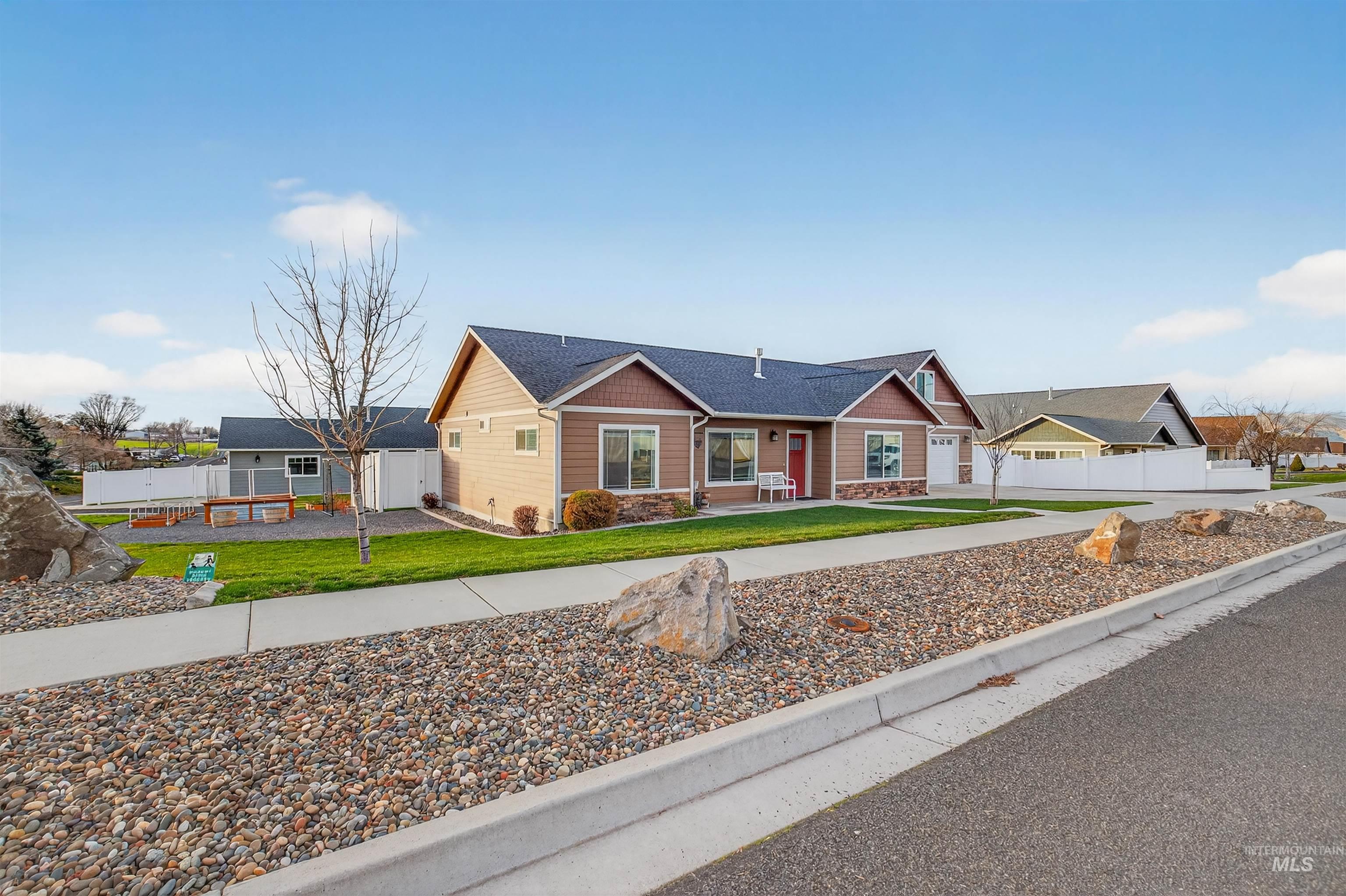 3250 Expedition Way, Lewiston, Idaho 83501, 3 Bedrooms, 2 Bathrooms, Residential For Sale, Price $515,000,MLS 98971627