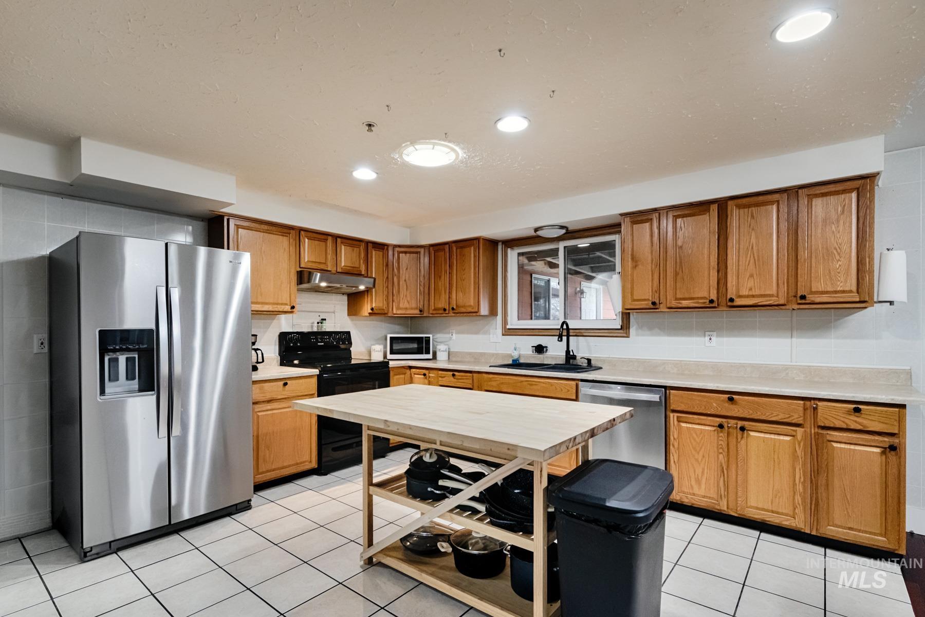 819 S Powerline Rd, Nampa, Idaho 83686, 7 Bedrooms, 5 Bathrooms, Residential For Sale, Price $650,000,MLS 98971629