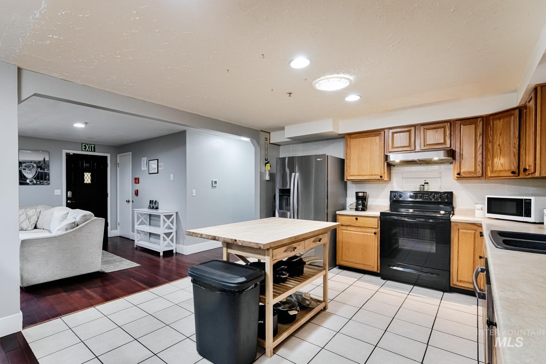 819 S Powerline Rd, Nampa, Idaho 83686, 7 Bedrooms, 5 Bathrooms, Residential For Sale, Price $650,000,MLS 98971629