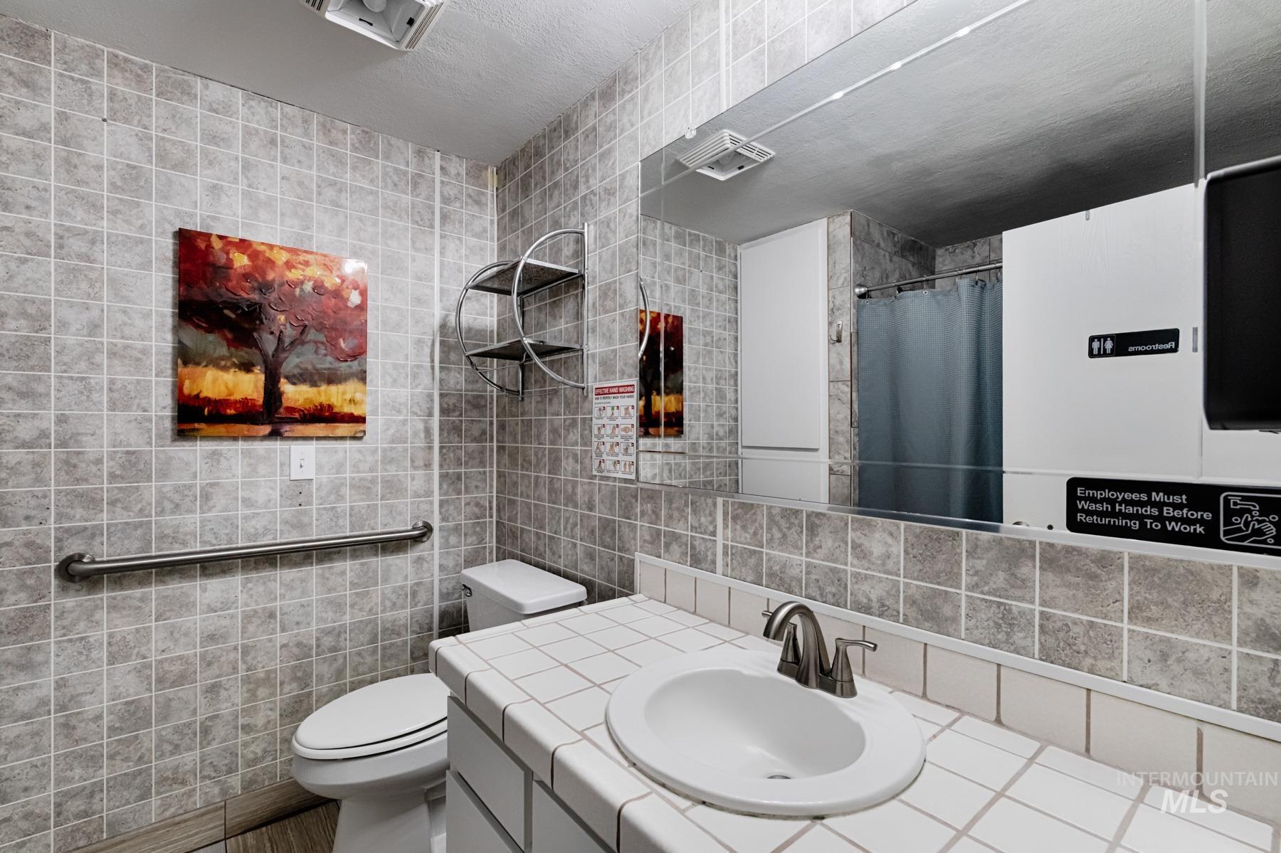 819 S Powerline Rd, Nampa, Idaho 83686, 7 Bedrooms, 5 Bathrooms, Residential For Sale, Price $650,000,MLS 98971629