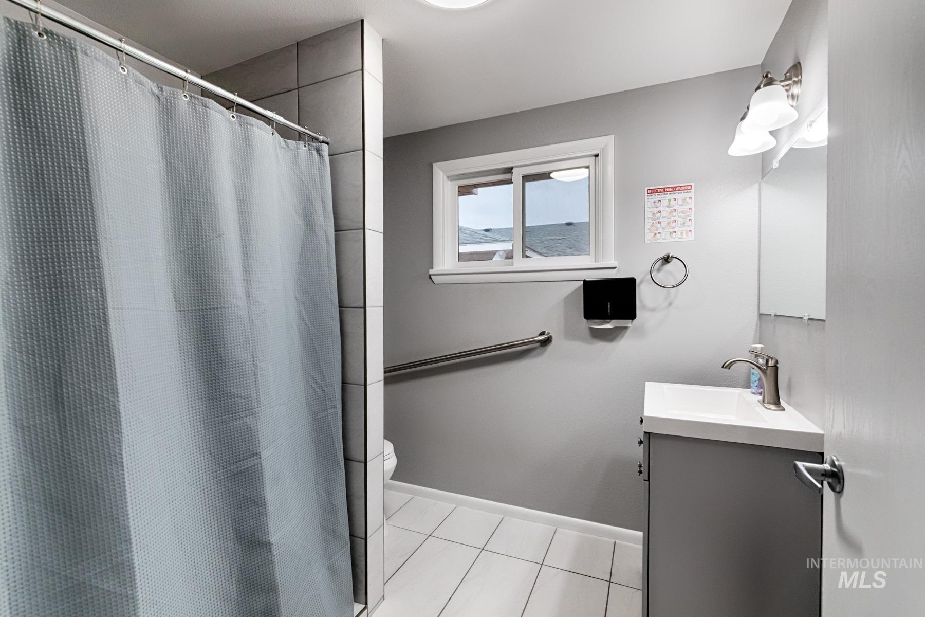 819 S Powerline Rd, Nampa, Idaho 83686, 7 Bedrooms, 5 Bathrooms, Residential For Sale, Price $650,000,MLS 98971629