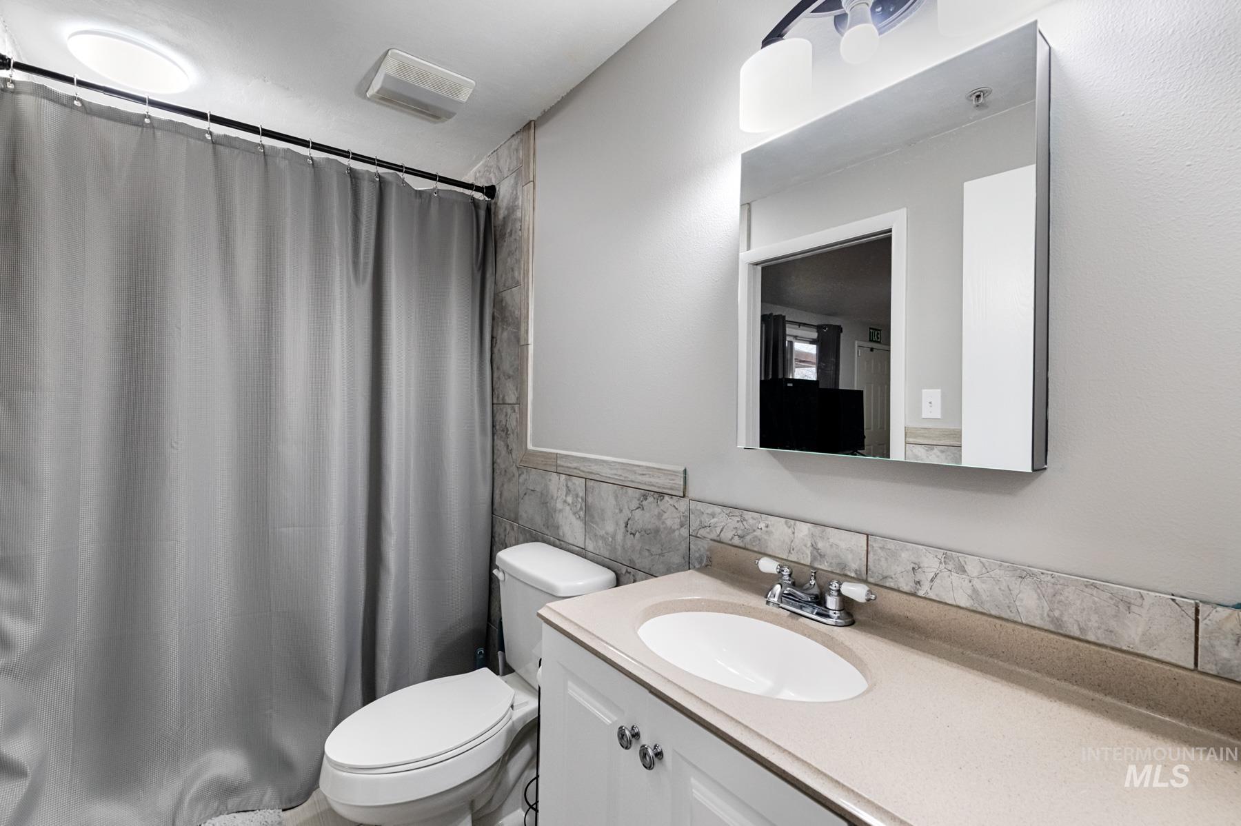 819 S Powerline Rd, Nampa, Idaho 83686, 7 Bedrooms, 5 Bathrooms, Residential For Sale, Price $650,000,MLS 98971629