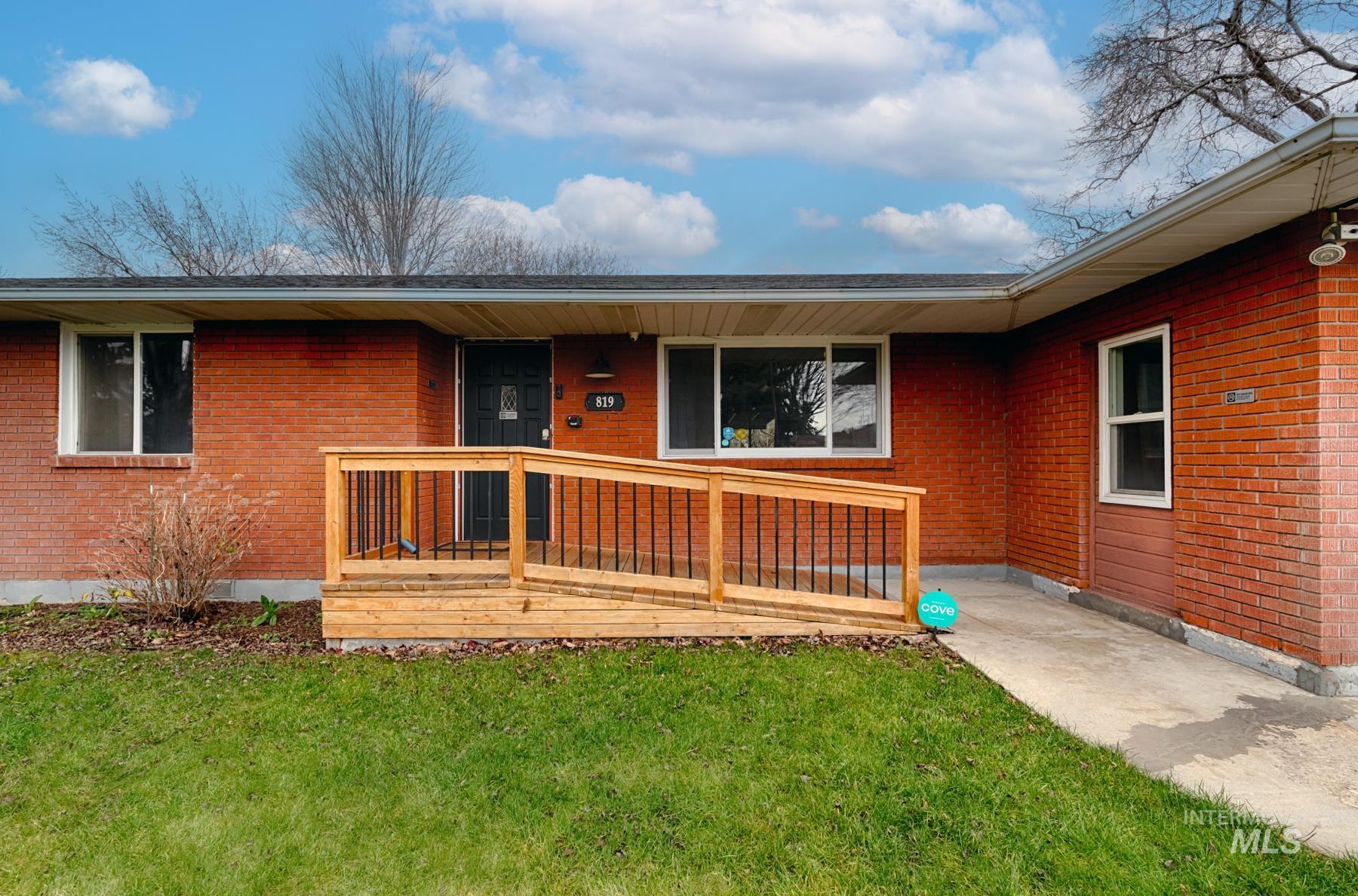 819 S Powerline Rd, Nampa, Idaho 83686, 7 Bedrooms, 5 Bathrooms, Residential For Sale, Price $650,000,MLS 98971629