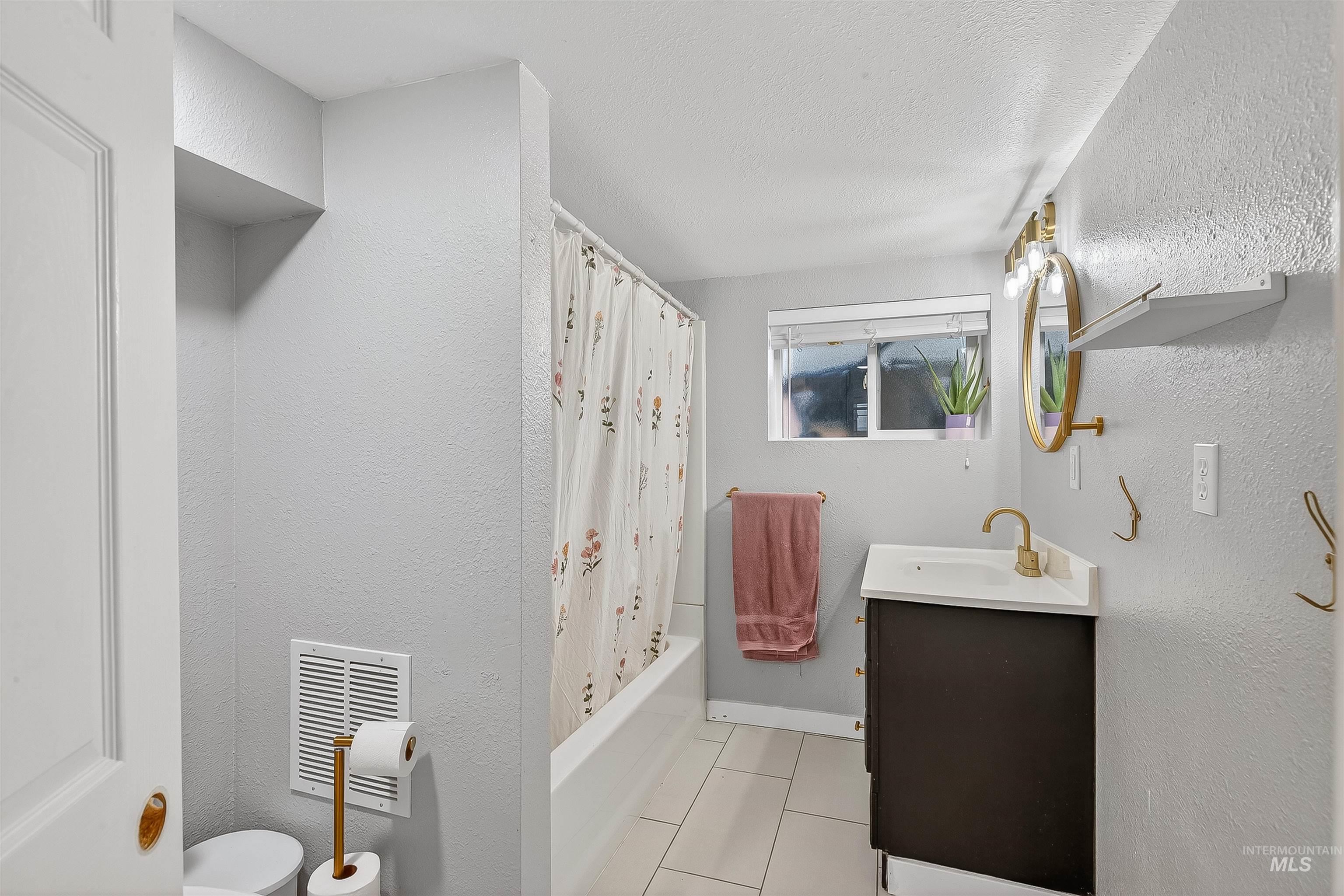 1014 University St, Clarkston, Washington 99403, 4 Bedrooms, 2 Bathrooms, Residential For Sale, Price $310,000,MLS 98971630