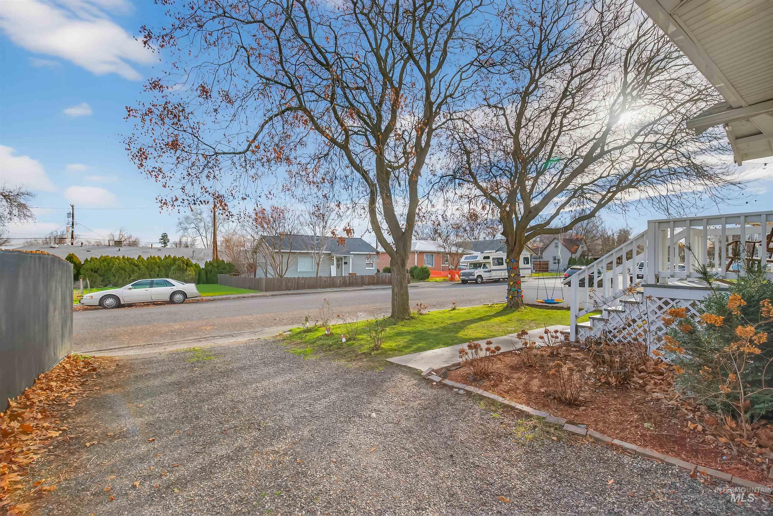 1014 University St, Clarkston, Washington 99403, 4 Bedrooms, 2 Bathrooms, Residential For Sale, Price $310,000,MLS 98971630