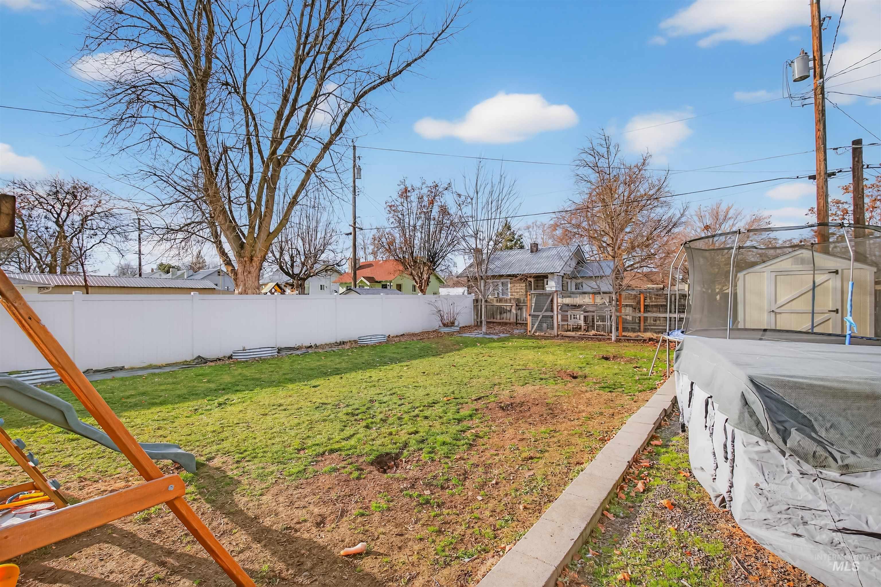 1014 University St, Clarkston, Washington 99403, 4 Bedrooms, 2 Bathrooms, Residential For Sale, Price $310,000,MLS 98971630