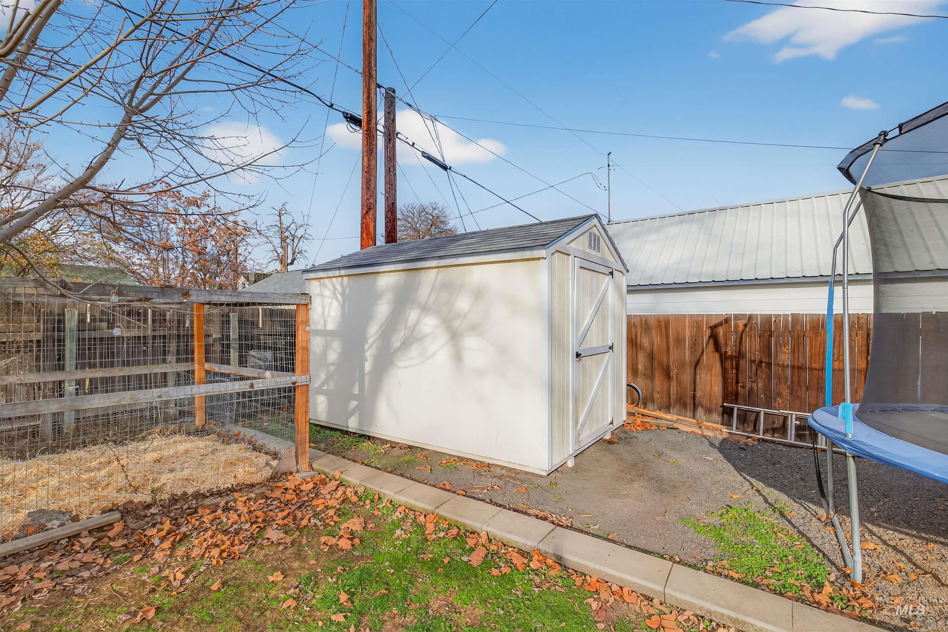 1014 University St, Clarkston, Washington 99403, 4 Bedrooms, 2 Bathrooms, Residential For Sale, Price $310,000,MLS 98971630